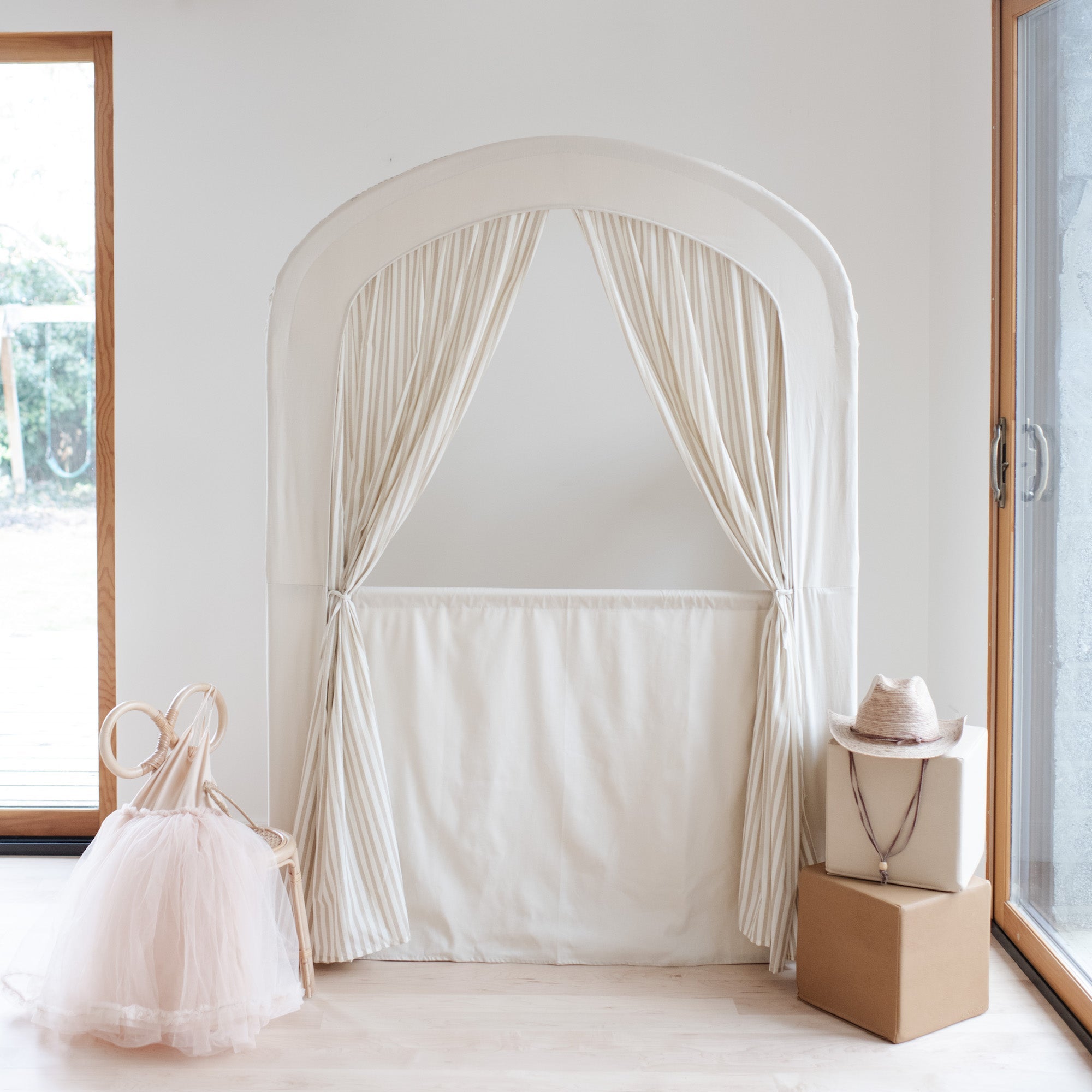 Play Theatre White Cliff Studio