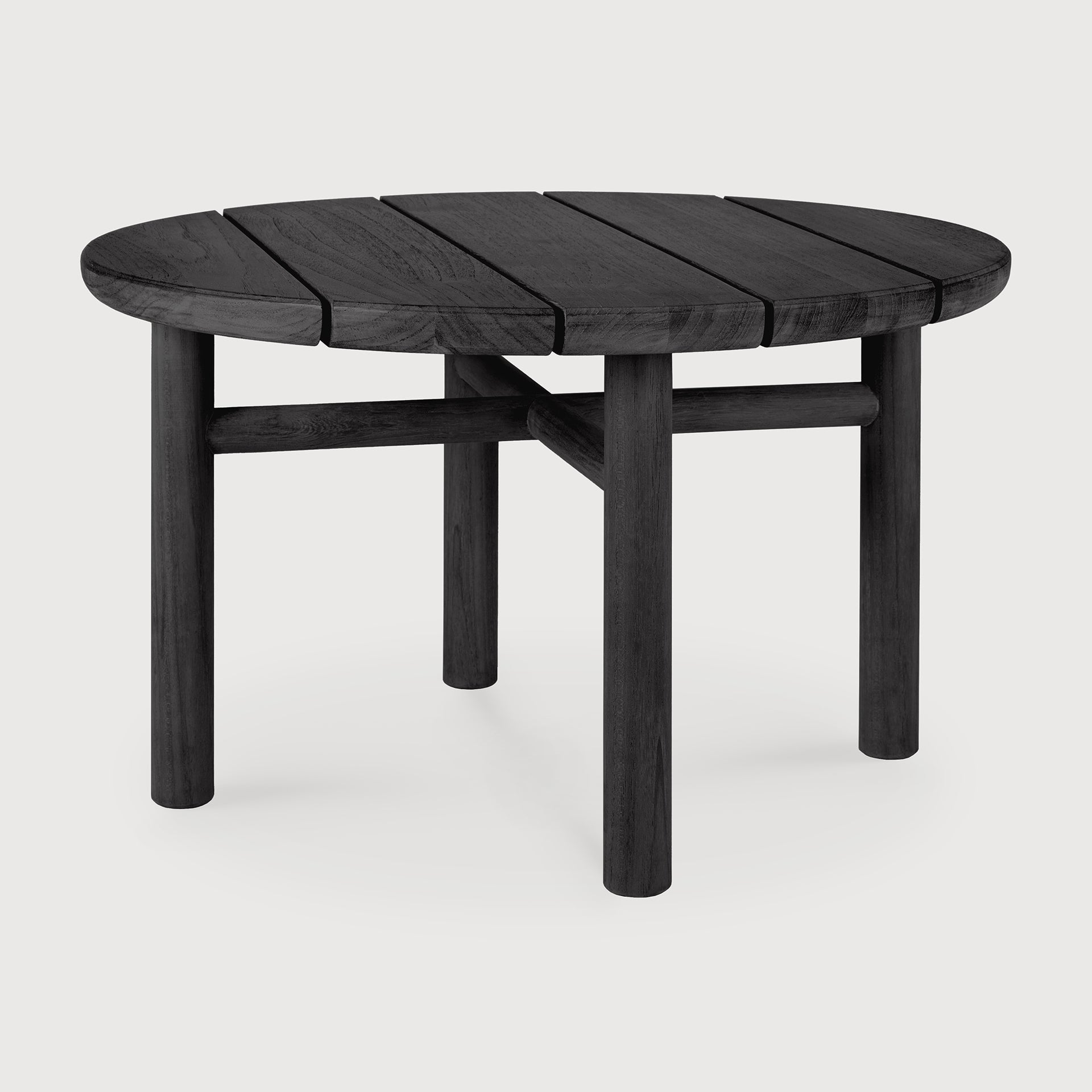 Quatro outdoor side table - varnished teak - black - round White Cliff Studio Outdoor Side Table