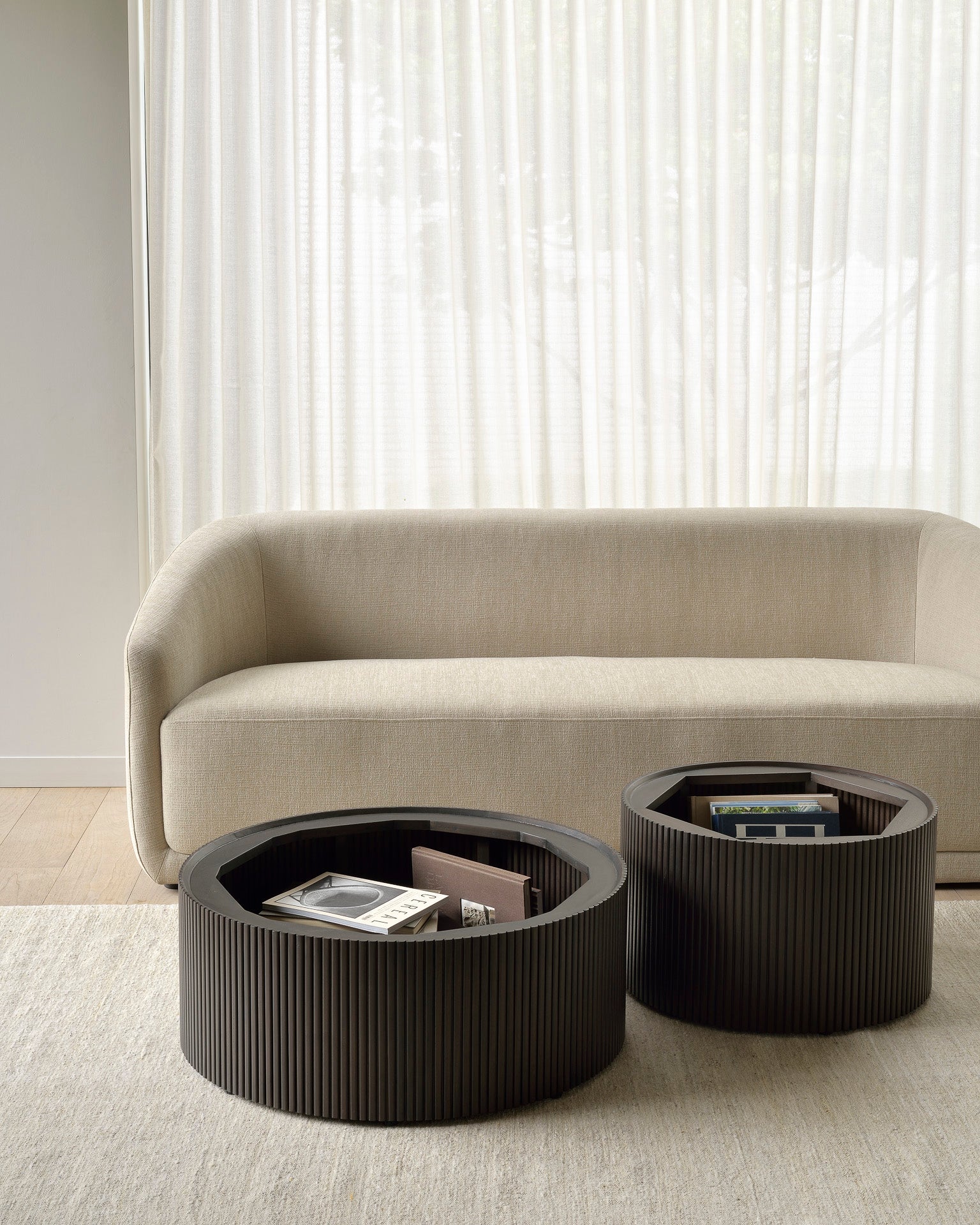 Roller Max coffee table - varnished mahogany - dark brown - round - removable cover White Cliff Studio COFFEE TABLE