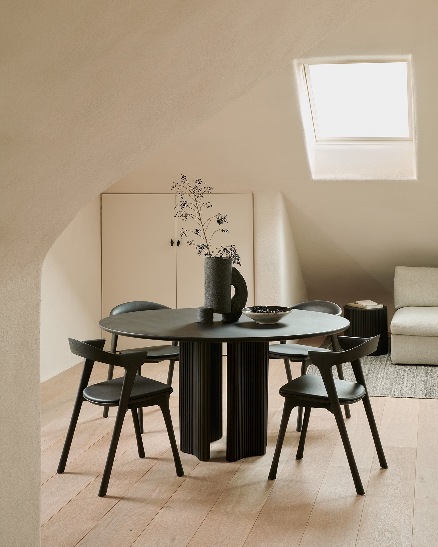 Roller Max Dining Table White Cliff Studio Round Dining Tables