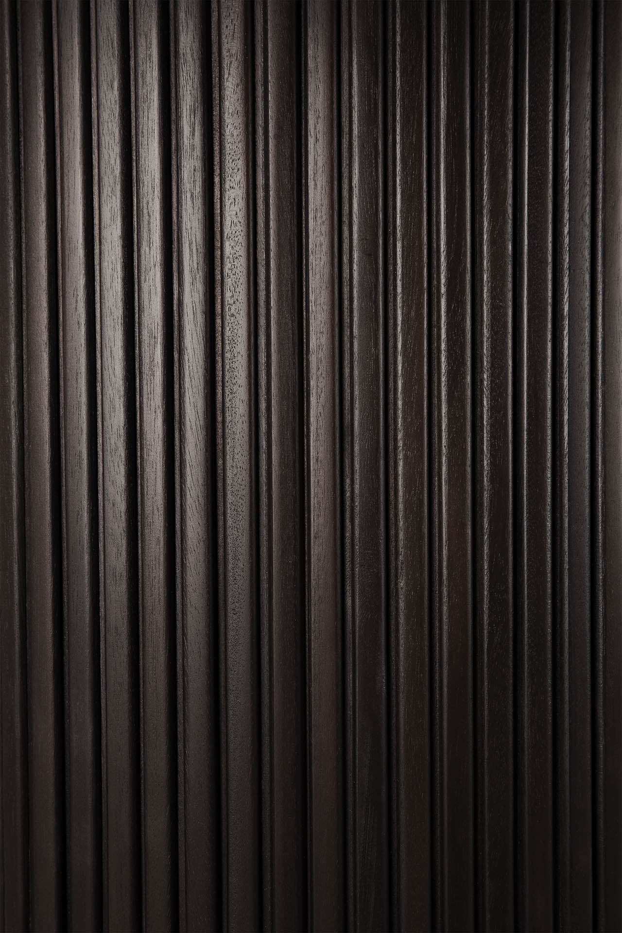 Roller Max dining table - varnished mahogany - dark brown - round White Cliff Studio Dining Table