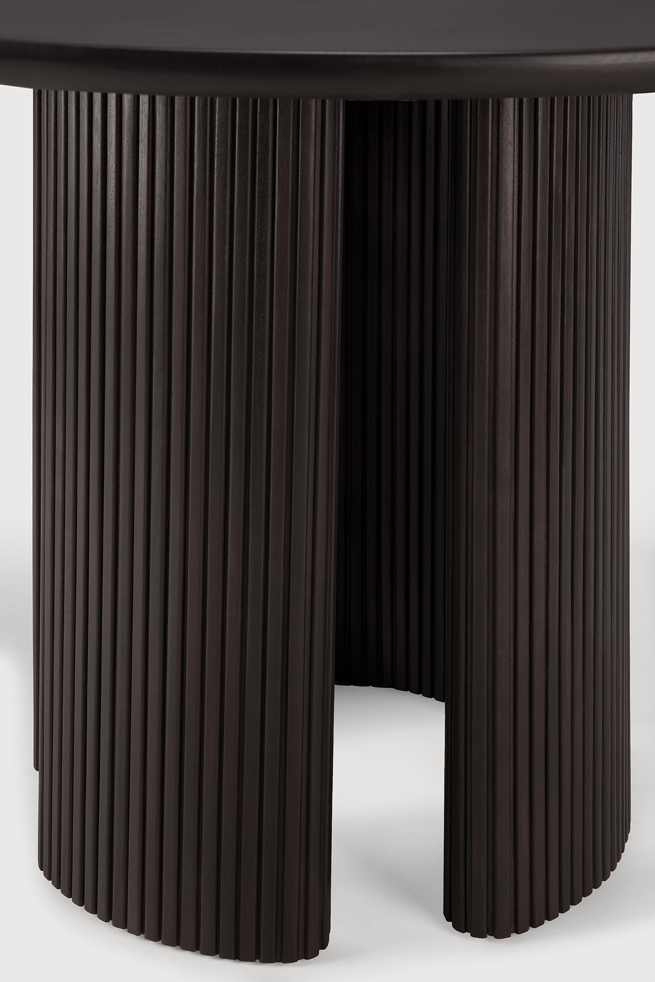 Roller Max dining table - varnished mahogany - dark brown - round White Cliff Studio Dining Table