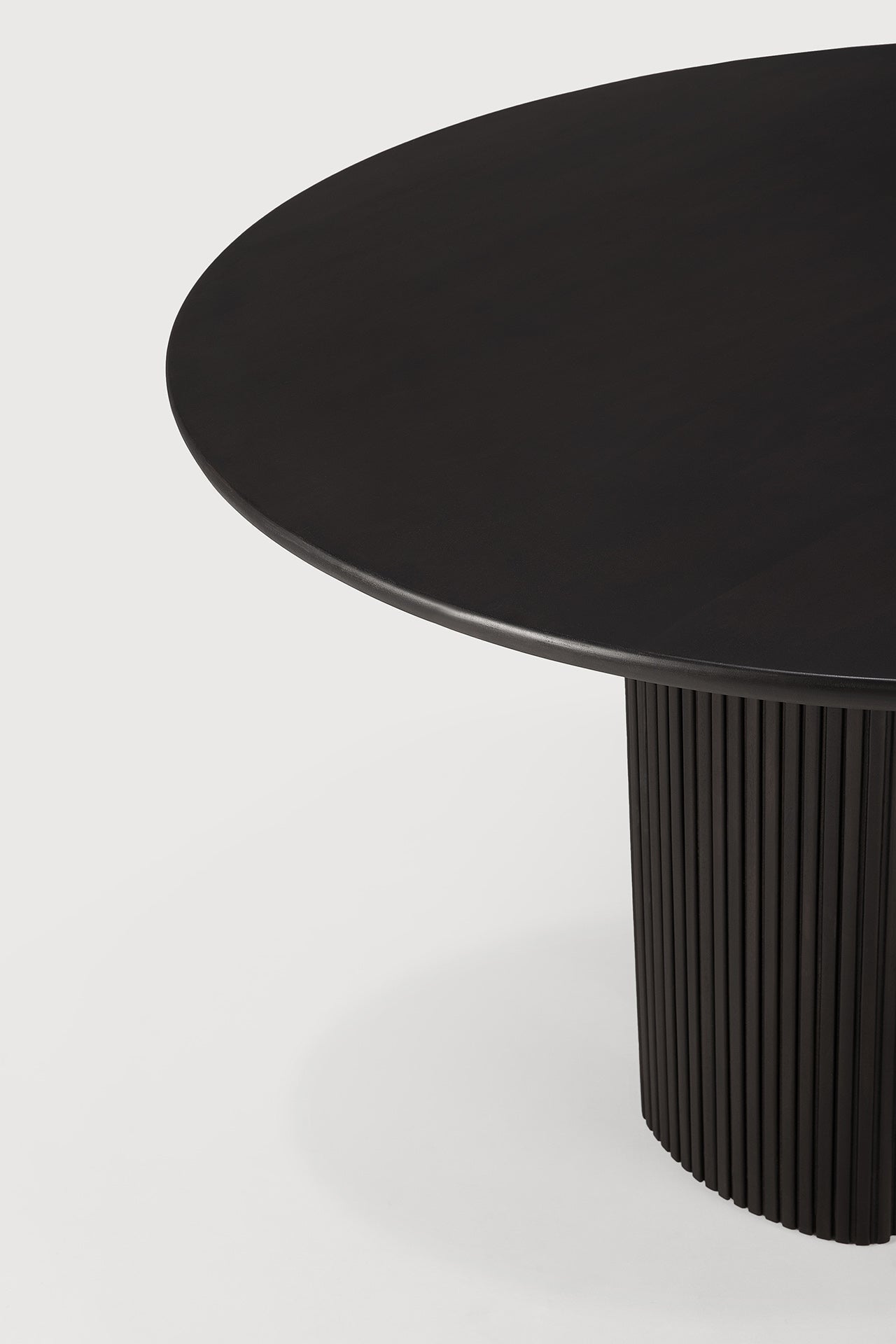 Roller Max dining table - varnished mahogany - dark brown - round White Cliff Studio Dining Table