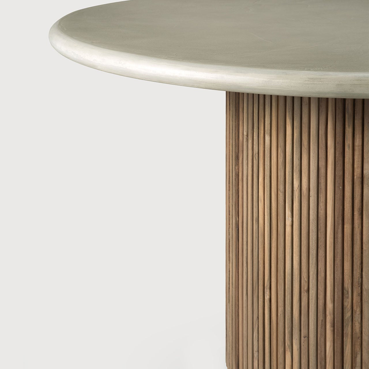 Roller Max outdoor dining table - varnished concrete top - reclaimed teak base - Light Grey - round White Cliff Studio Outdoor Dining Table