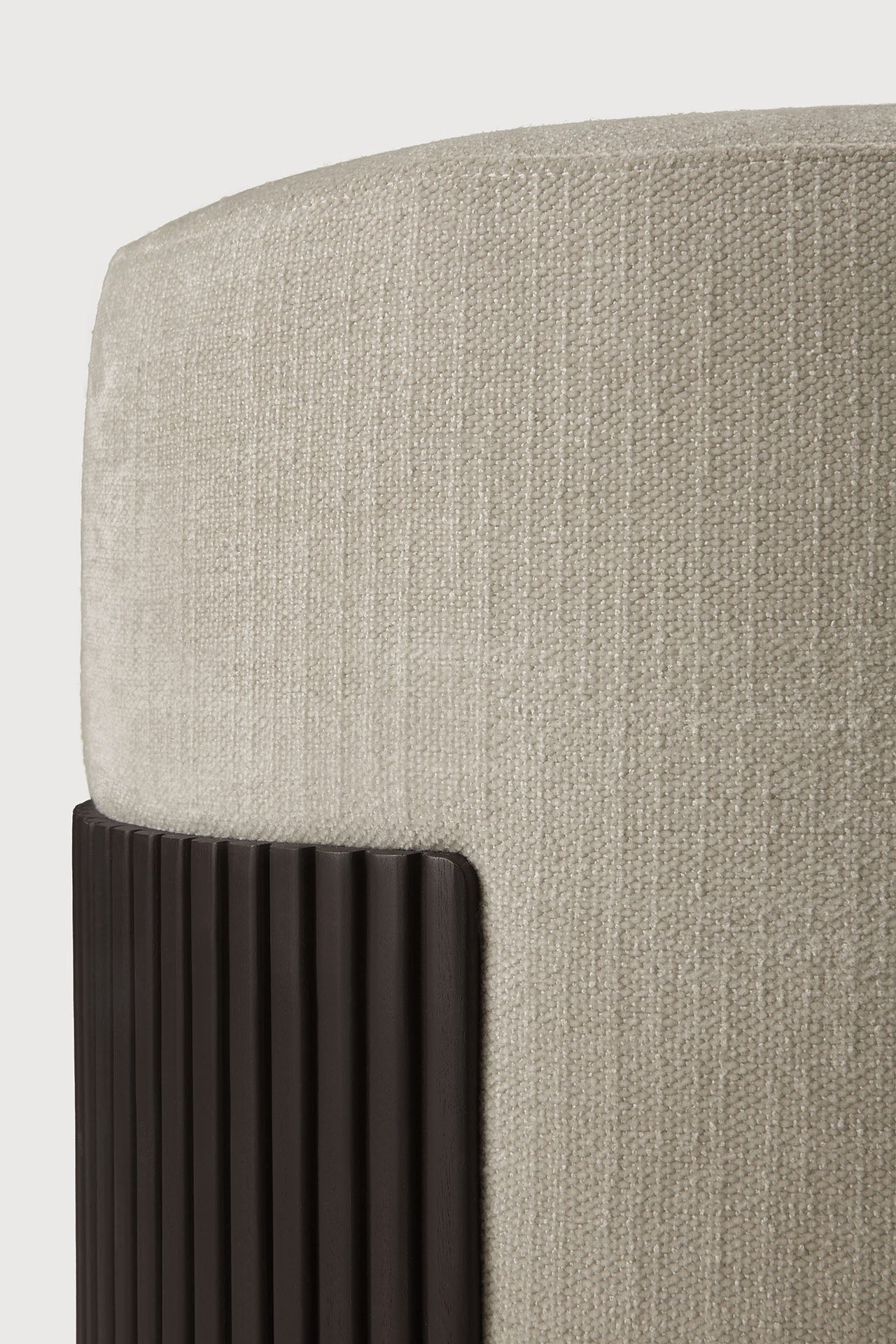 Roller Max pouf - varnished mahogany - dark brown - Rice fabric White Cliff Studio Ottoman