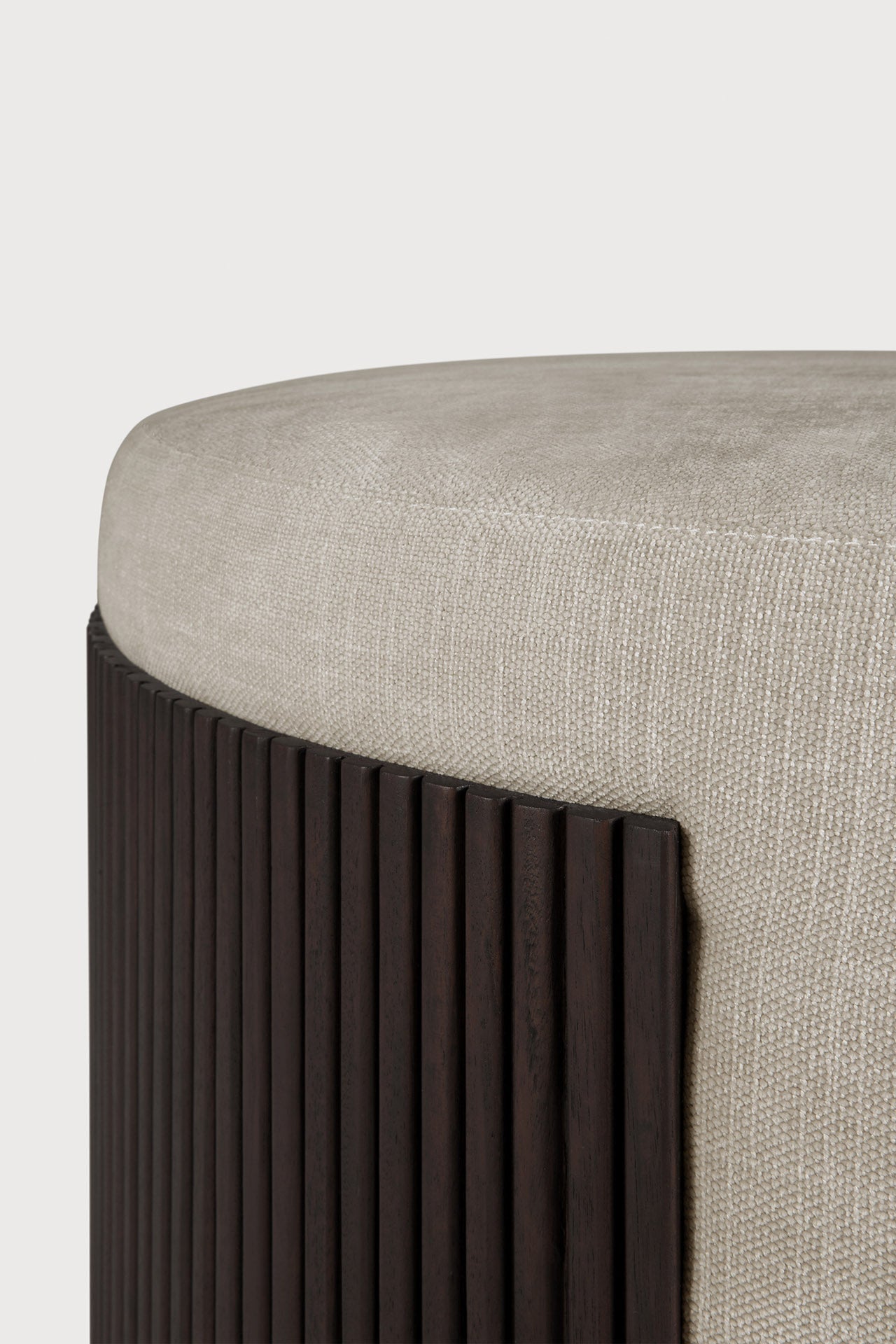 Roller Max pouf - varnished mahogany - dark brown - Rice fabric White Cliff Studio Ottoman