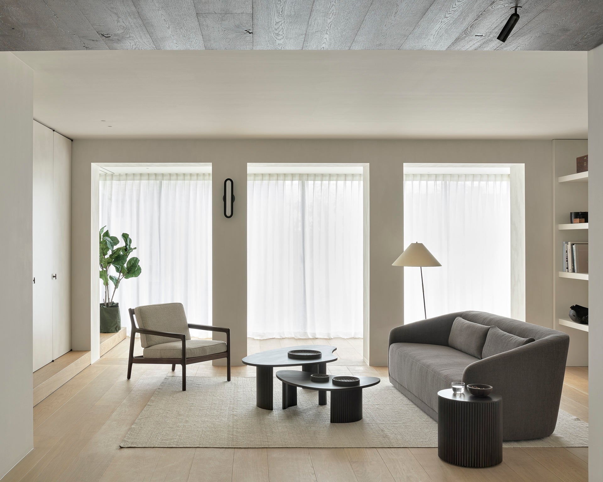 Roller Max side table - varnished mahogany - dark brown - round - removable cover White Cliff Studio Side Table