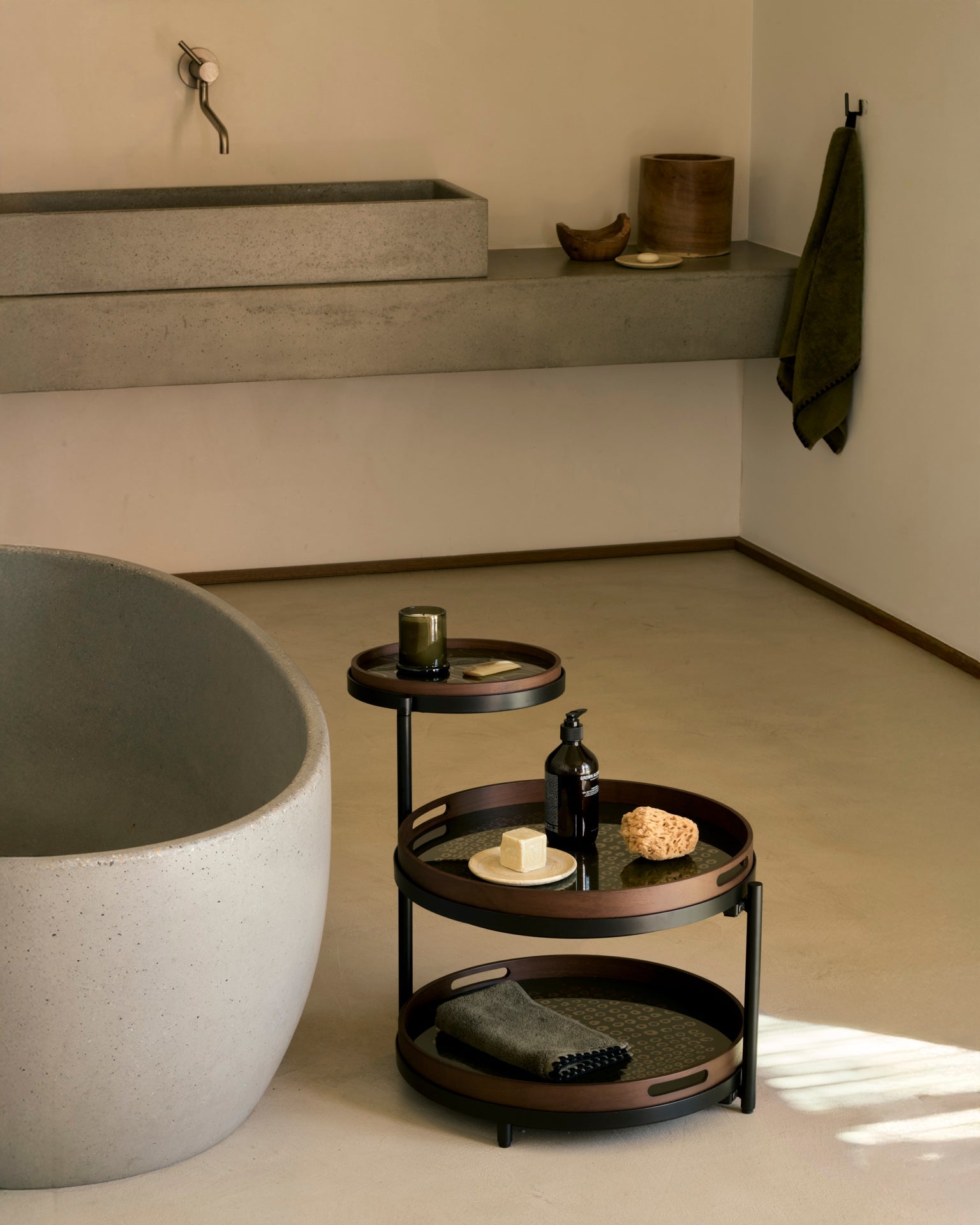 Second Nature tray - Moss - glass - round - S White Cliff Studio Trays