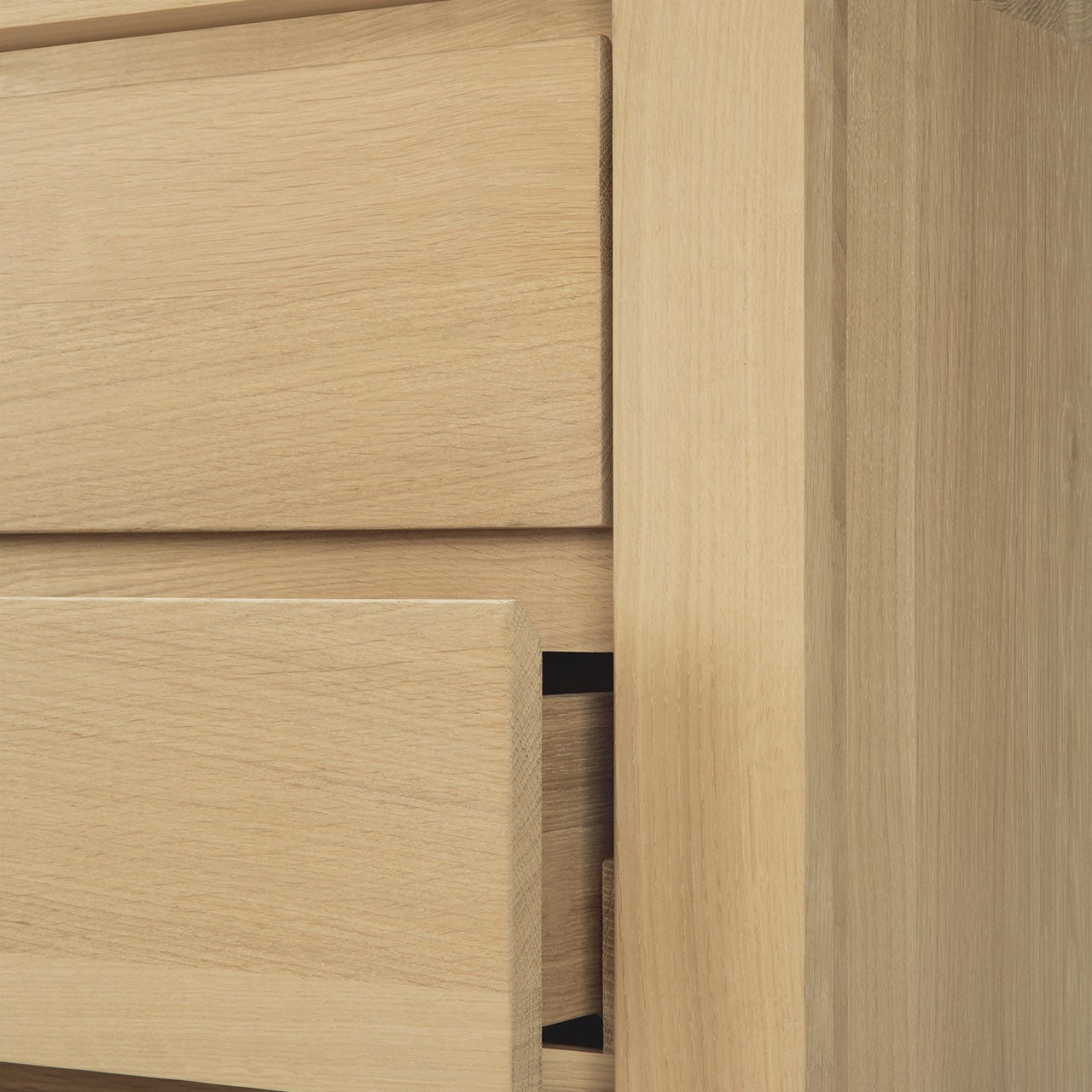 Shadow sideboard - oak - 2 doors - 3 drawers White Cliff Studio Sideboard