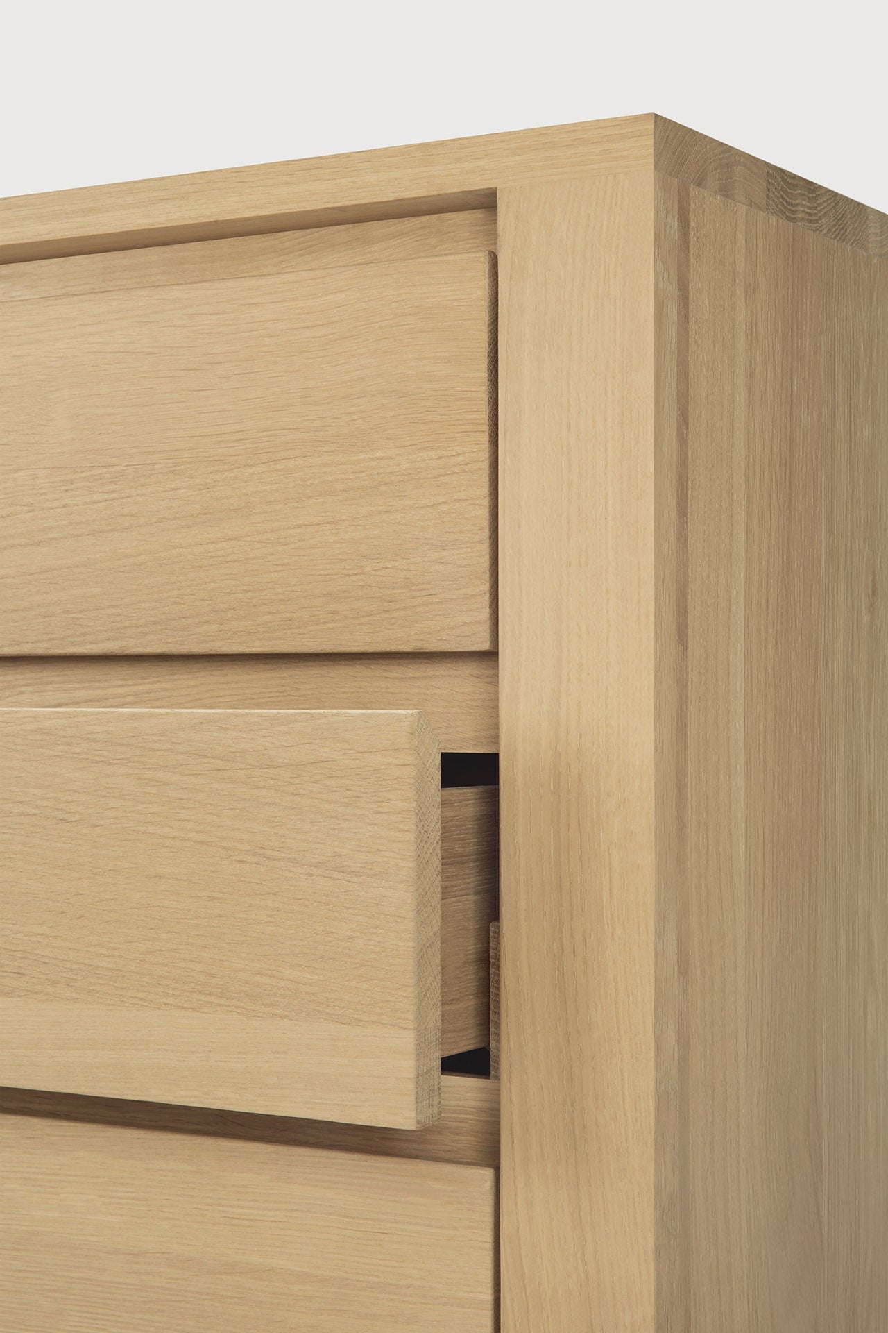 Shadow sideboard - oak - 2 doors - 3 drawers White Cliff Studio Sideboard