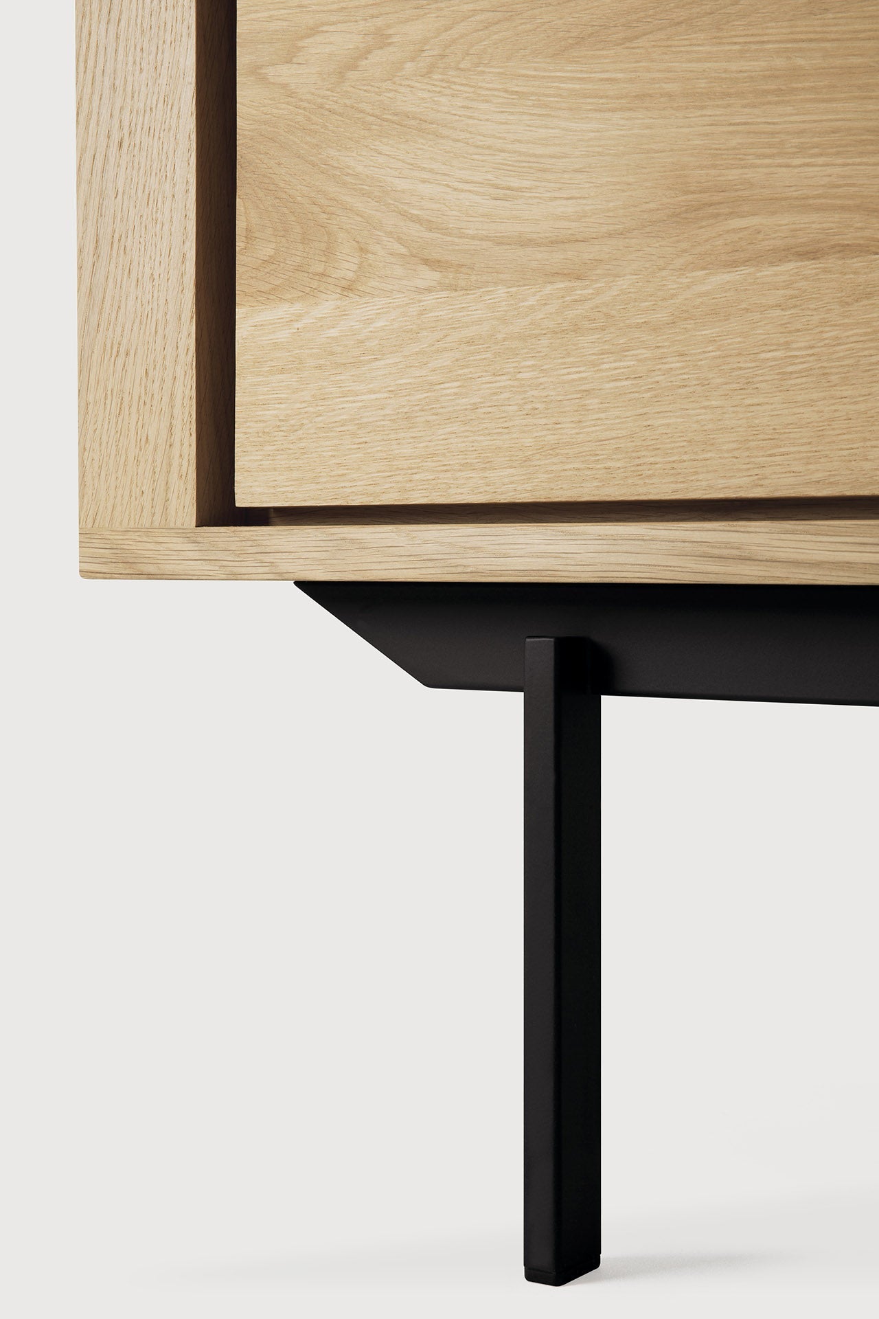 Shadow sideboard - oak - 2 doors - 3 drawers White Cliff Studio Sideboard