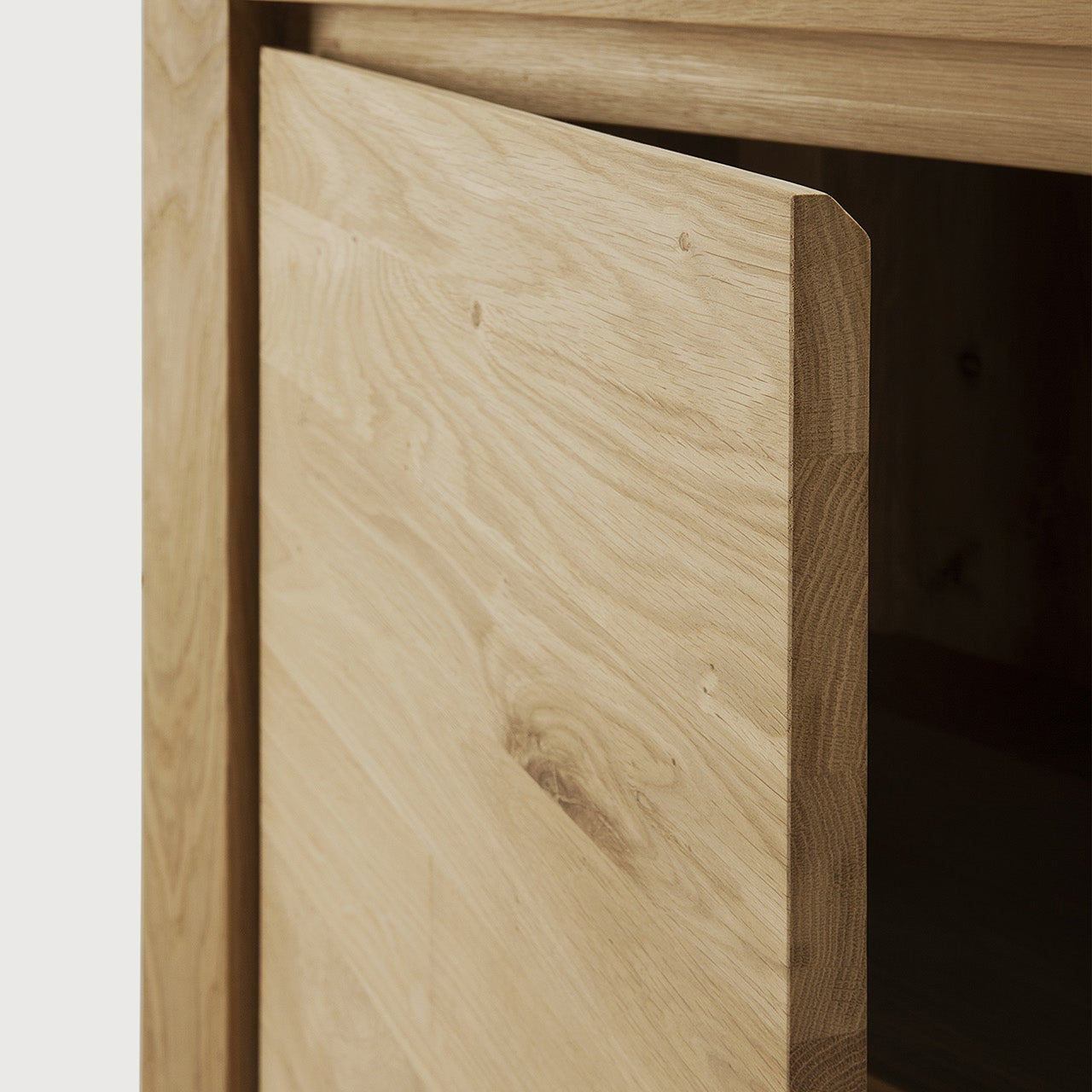 Shadow sideboard - oak - 2 doors White Cliff Studio Sideboard