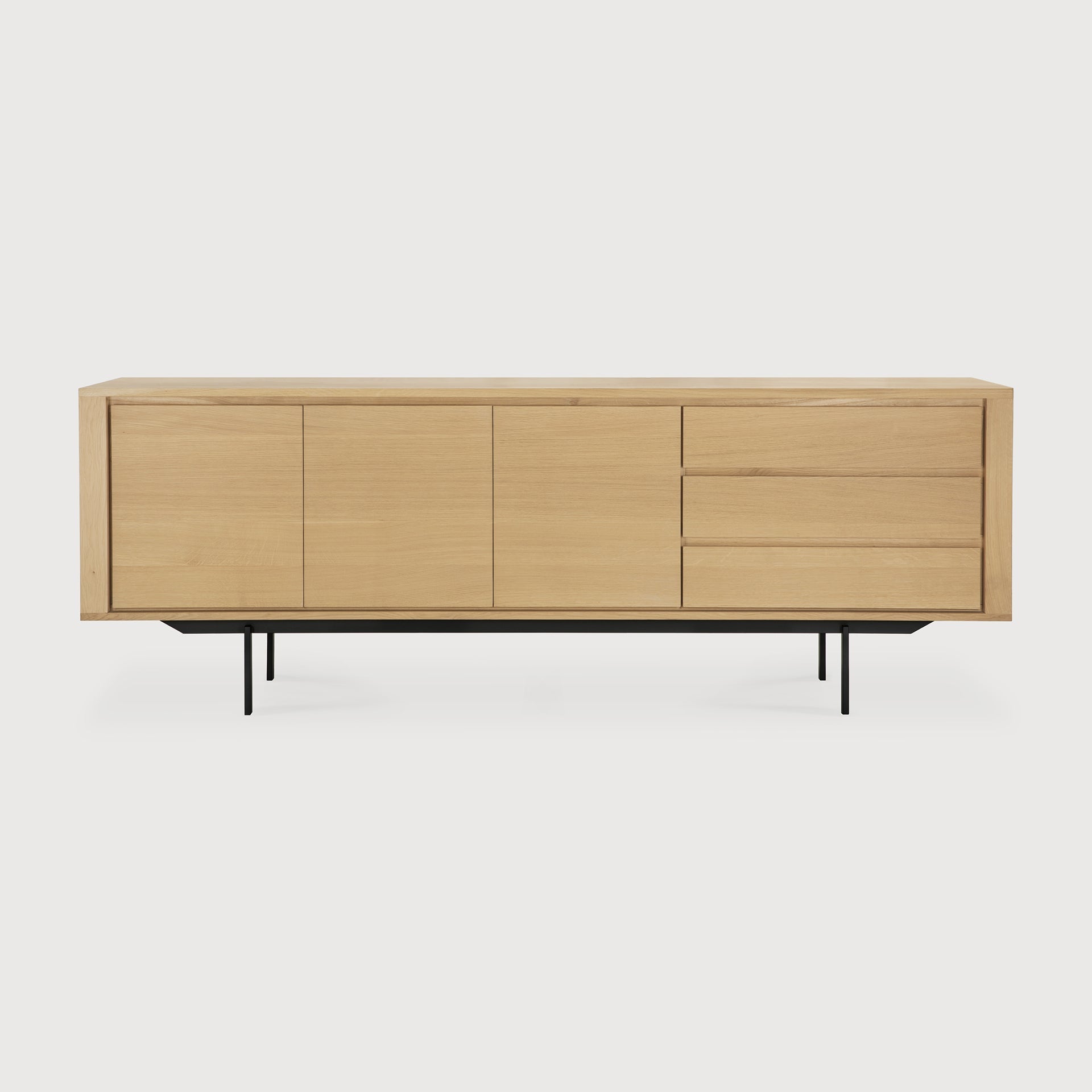 Shadow sideboard - oak - 3 doors - 3 drawers White Cliff Studio Sideboard