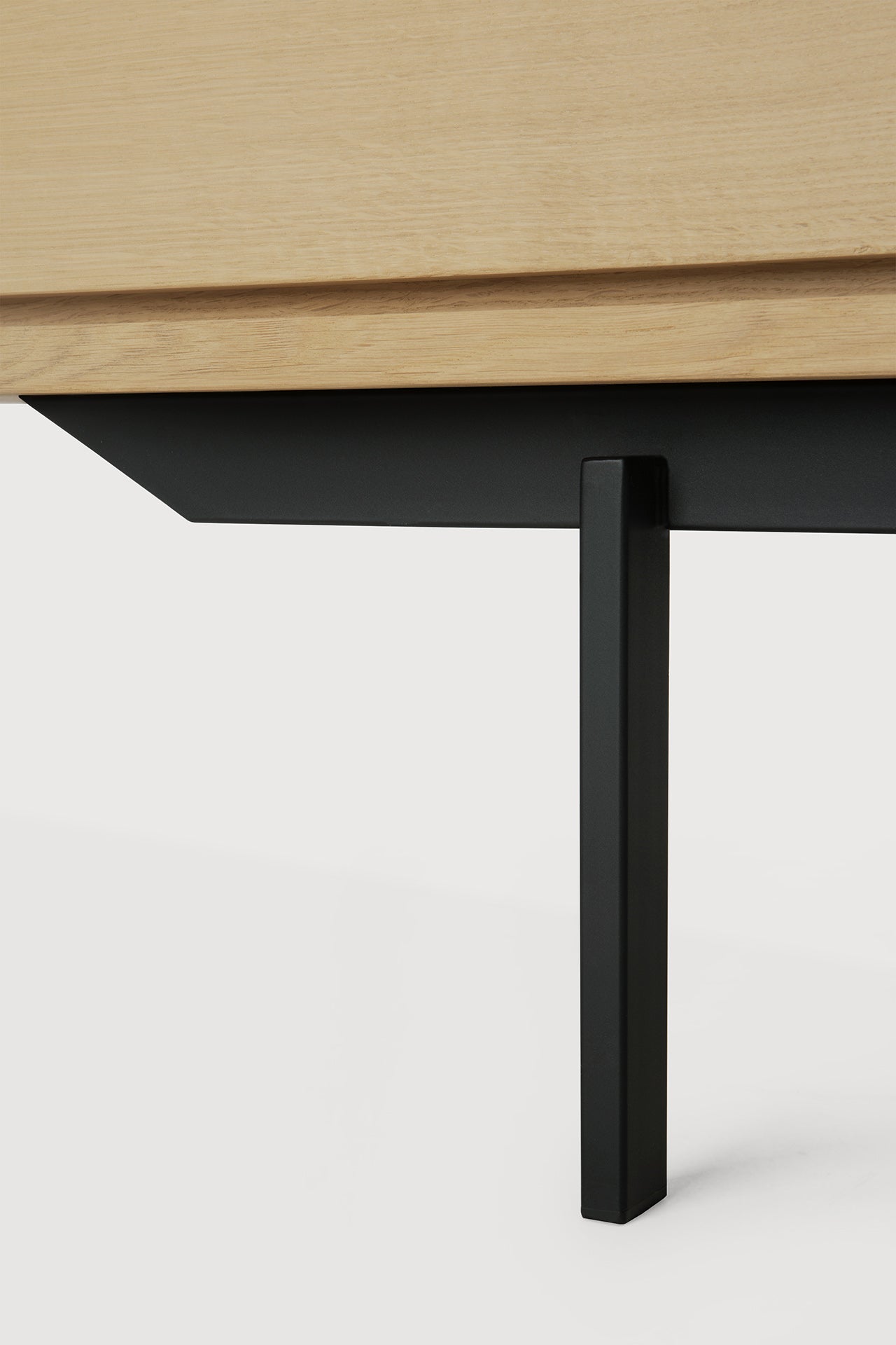 Shadow sideboard - oak - 3 doors - 3 drawers White Cliff Studio Sideboard