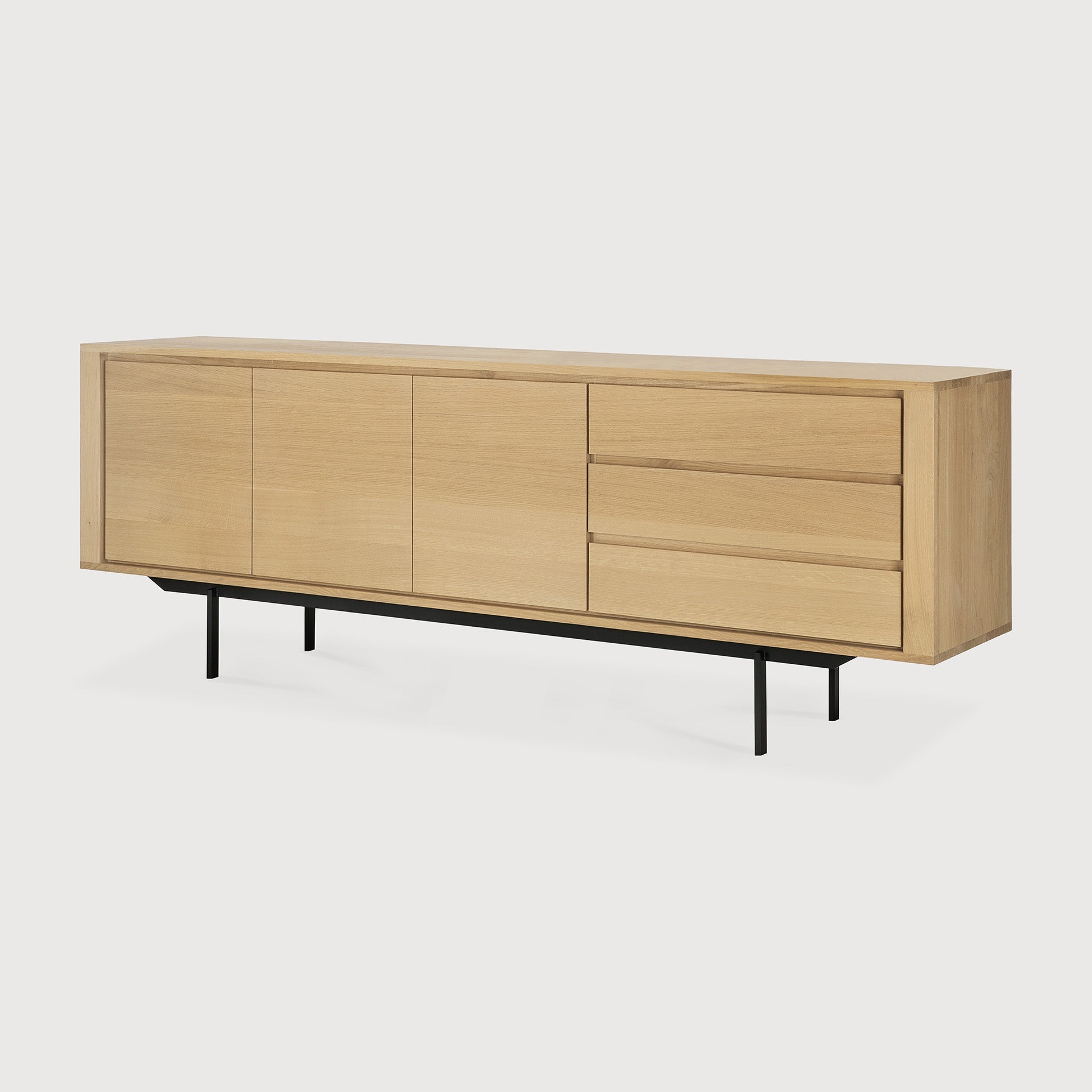 Shadow sideboard - oak - 3 doors - 3 drawers White Cliff Studio Sideboard