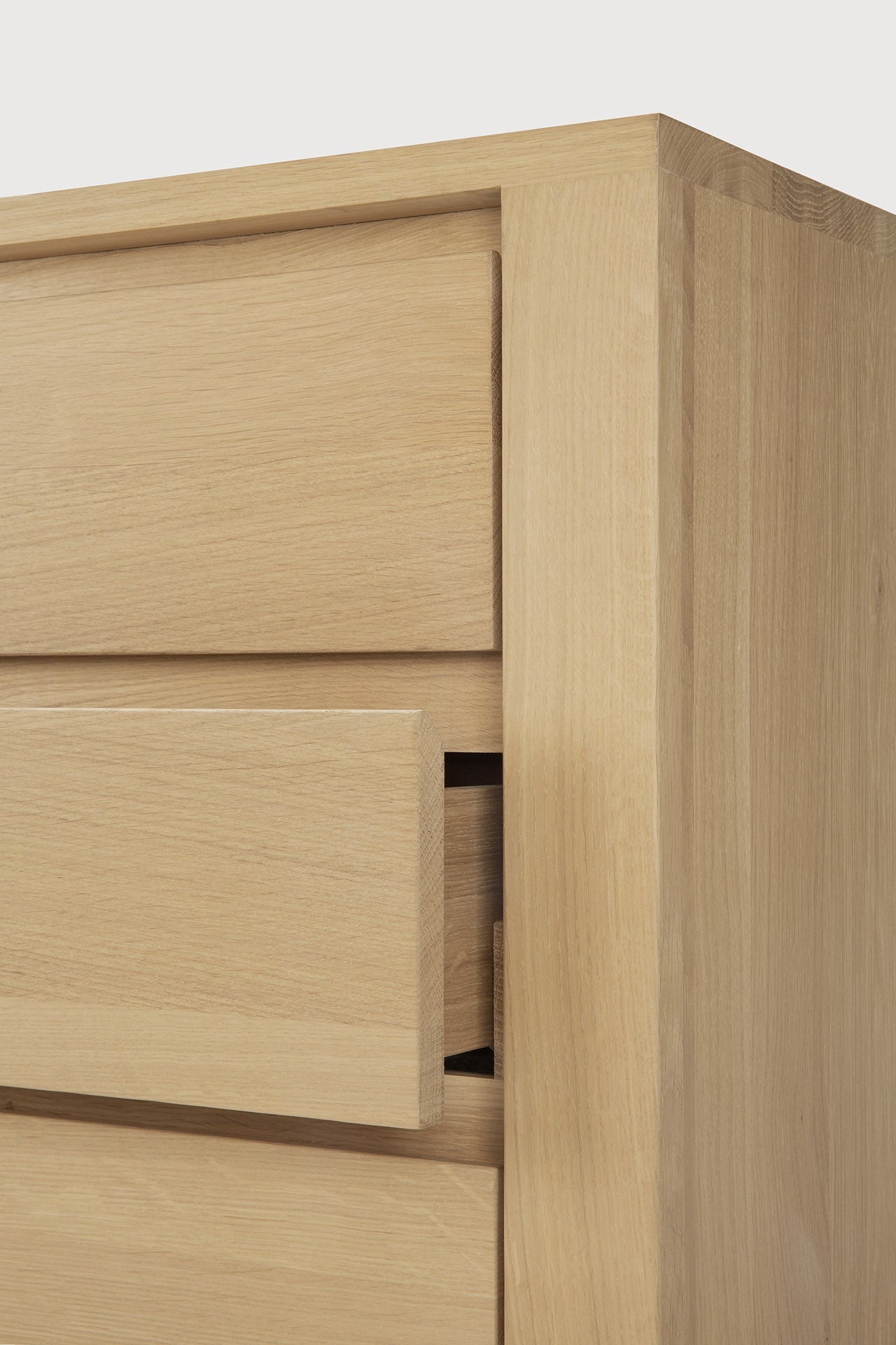 Shadow sideboard - oak - 3 doors - 3 drawers White Cliff Studio Sideboard