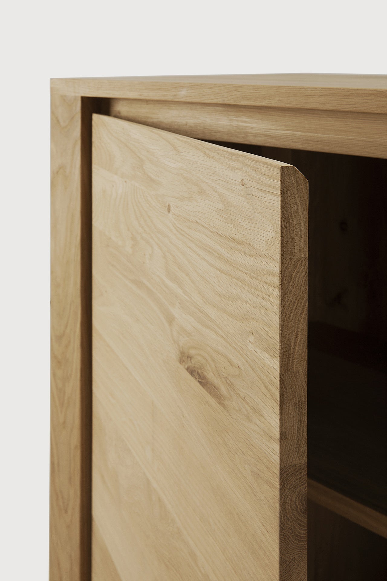 Shadow sideboard - oak - 4 doors White Cliff Studio Sideboard