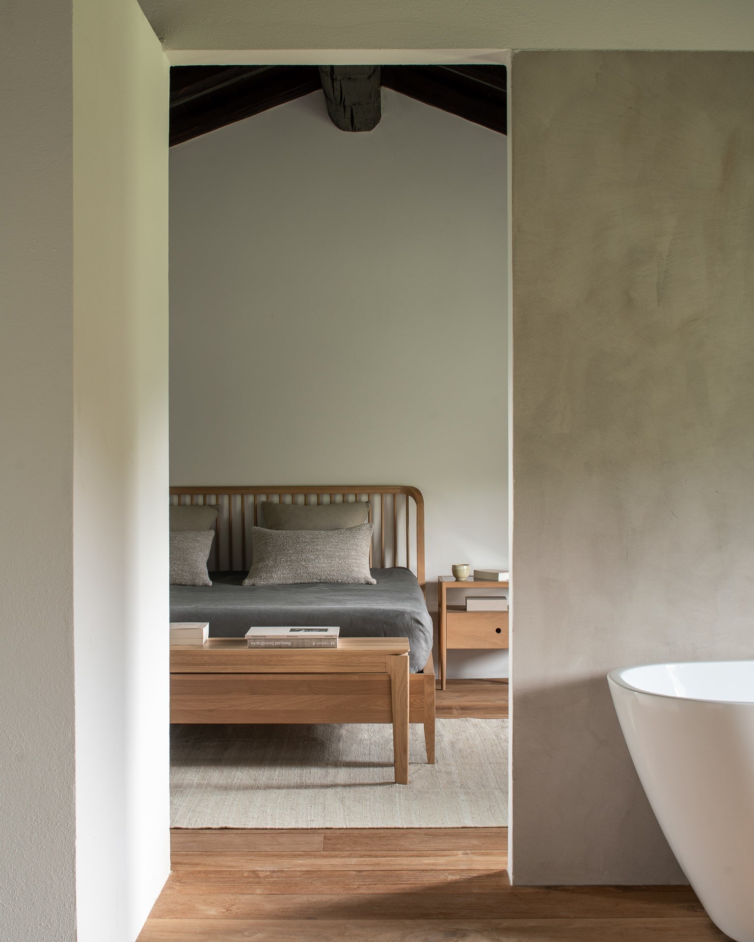 Spindle Bed White Cliff Studio Beds