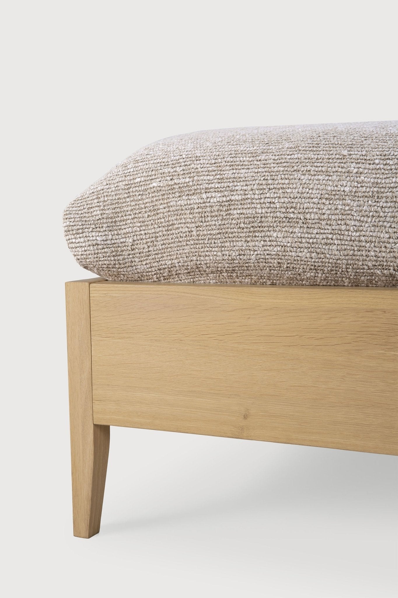 Spindle bed - oak - US King - with slats White Cliff Studio King Bed Frame