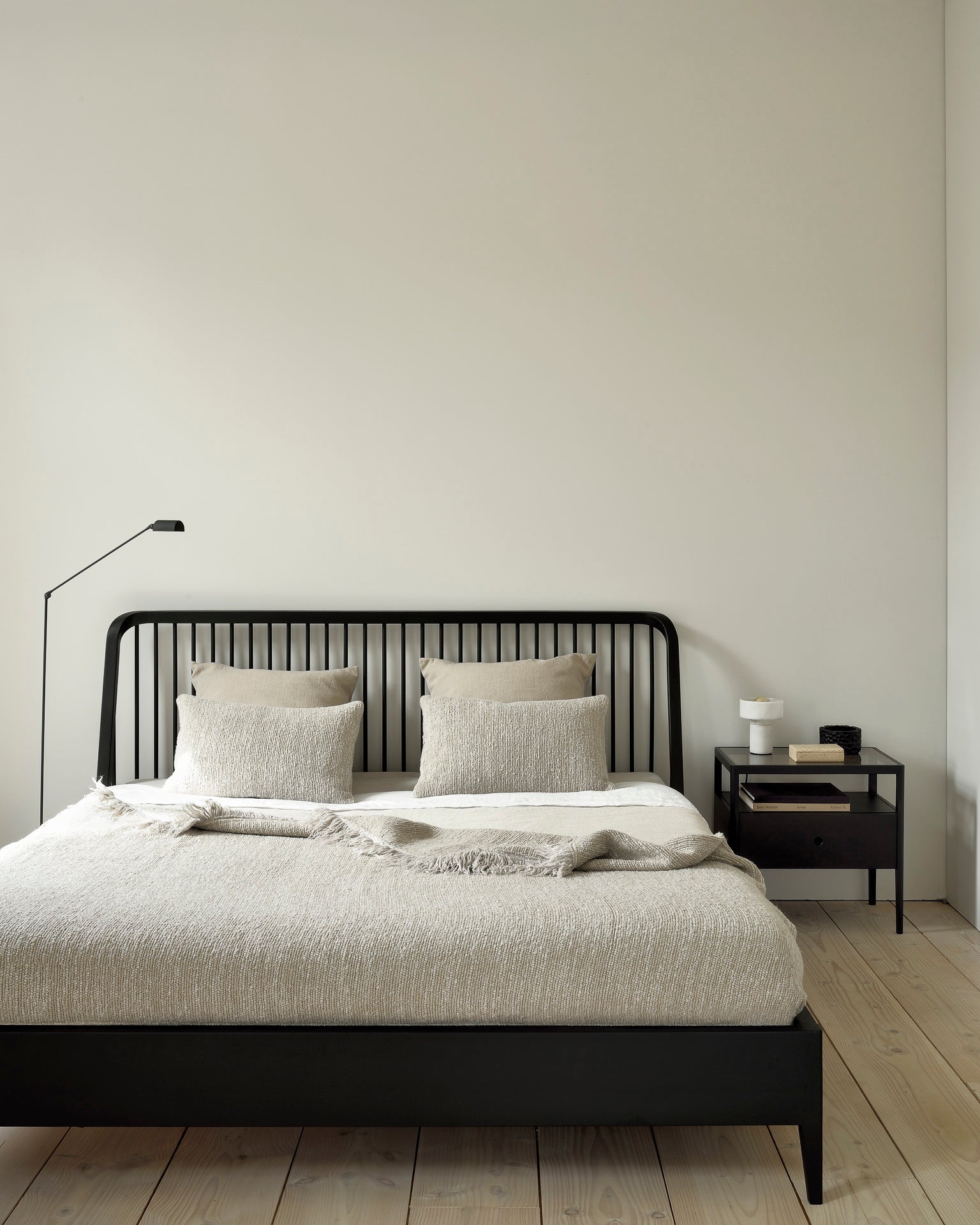 Spindle bedside table - varnished oak - black - 1 drawer White Cliff Studio Nightstand