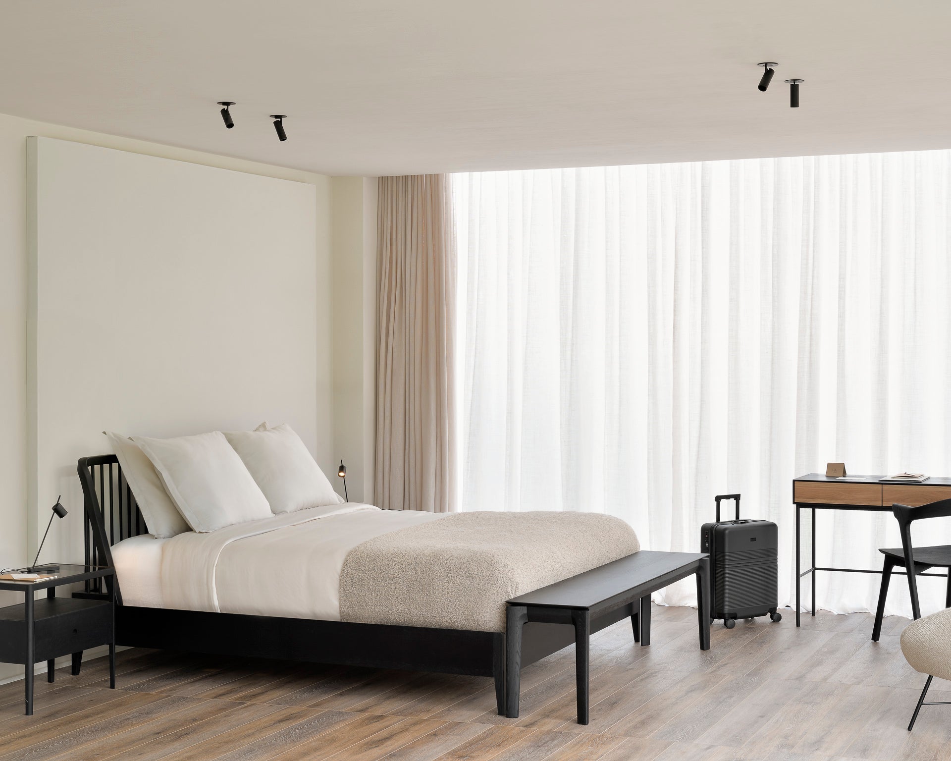 Spindle bedside table - varnished oak - black - 1 drawer White Cliff Studio Nightstand