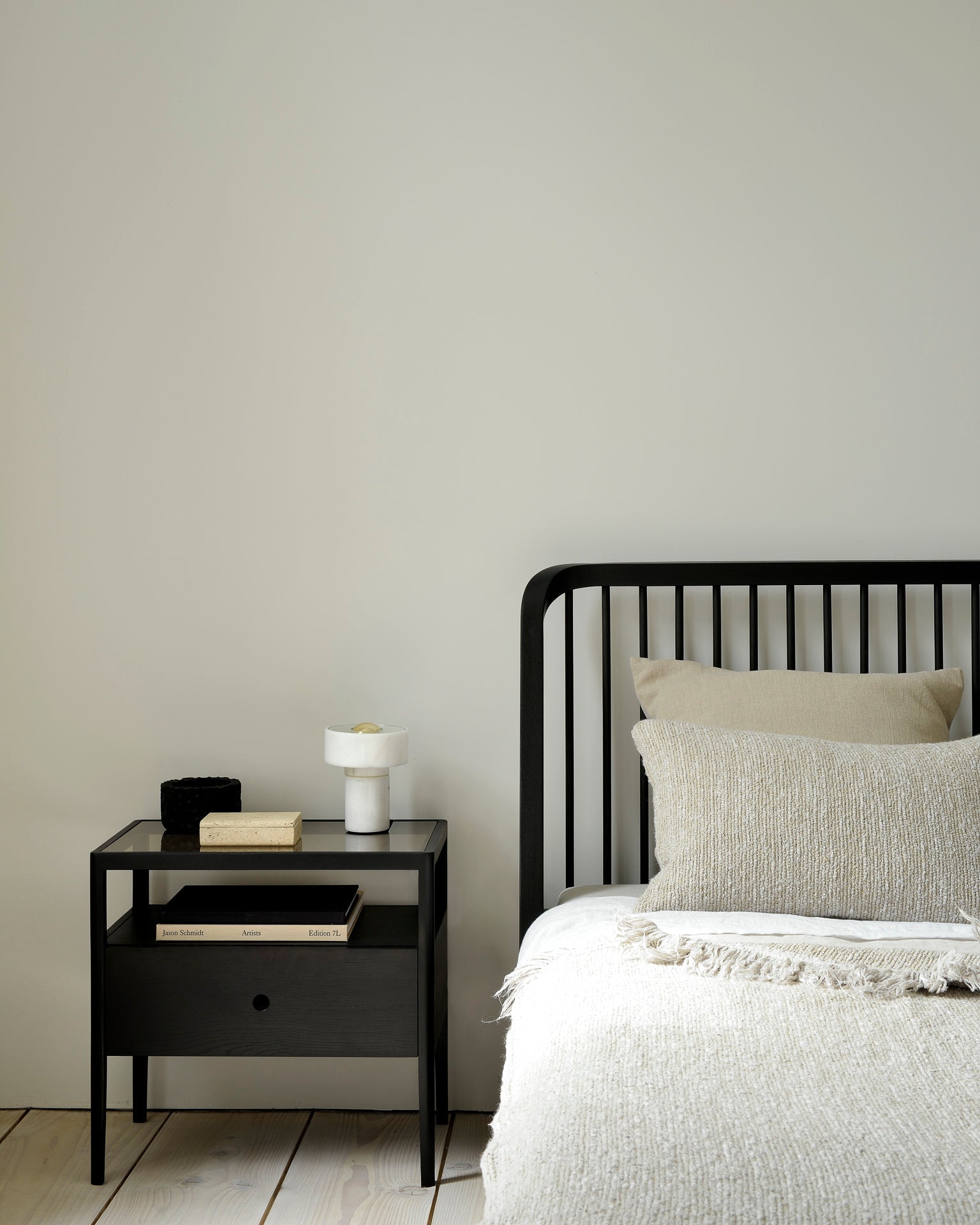 Spindle bedside table - varnished oak - black - 1 drawer White Cliff Studio Nightstand