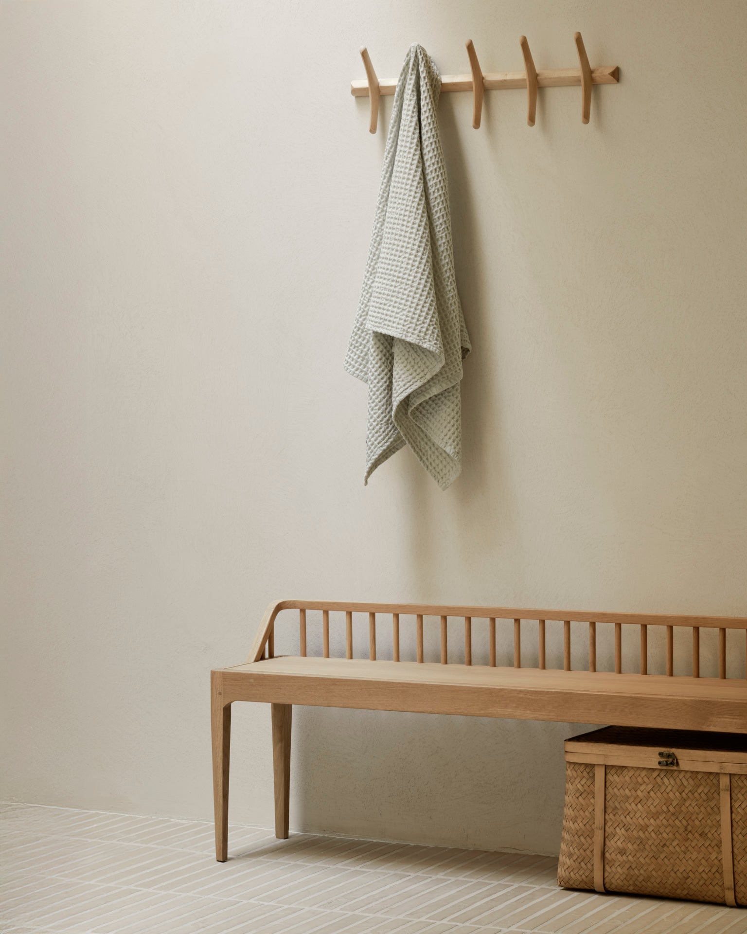 Spindle bench  - oak White Cliff Studio Bench / Dining Bench