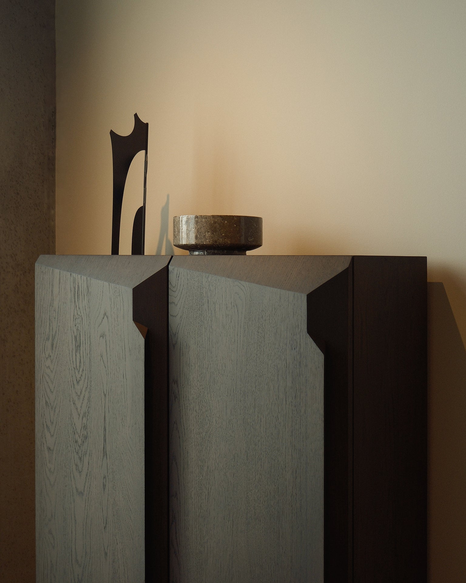 Stairs cupboard - varnished oak - brown - 2 doors White Cliff Studio Cab inet