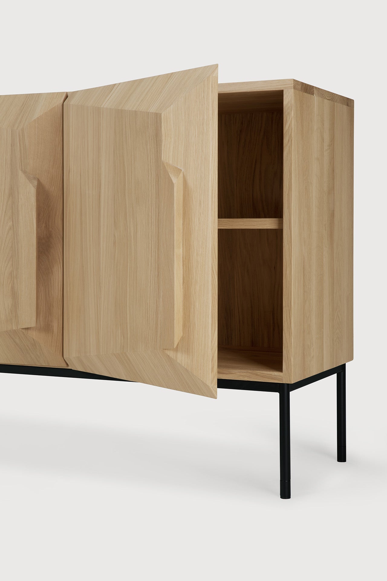 Stairs sideboard - varnished oak - 3 doors White Cliff Studio Sideboard