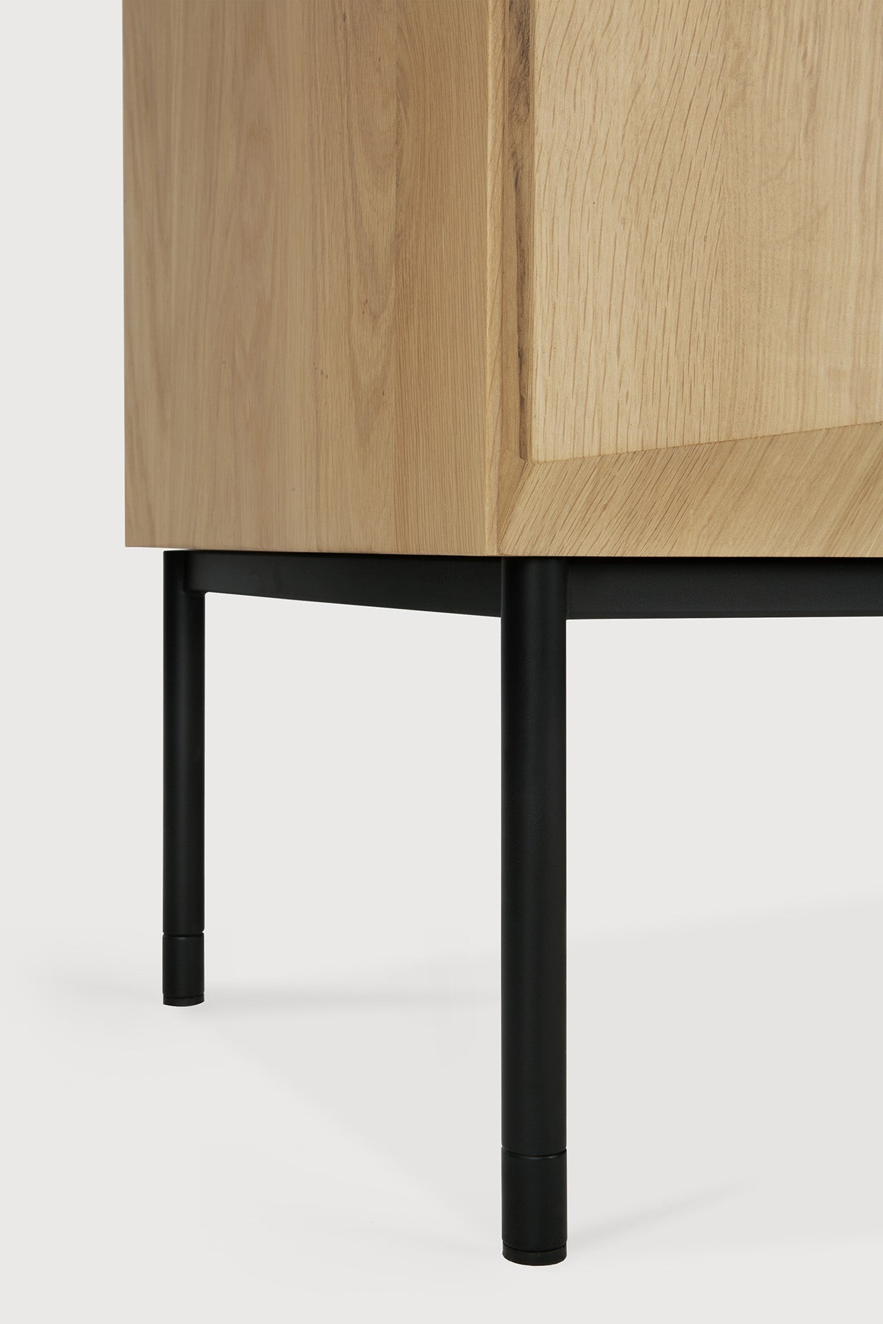 Stairs sideboard - varnished oak - 4 doors White Cliff Studio Sideboard