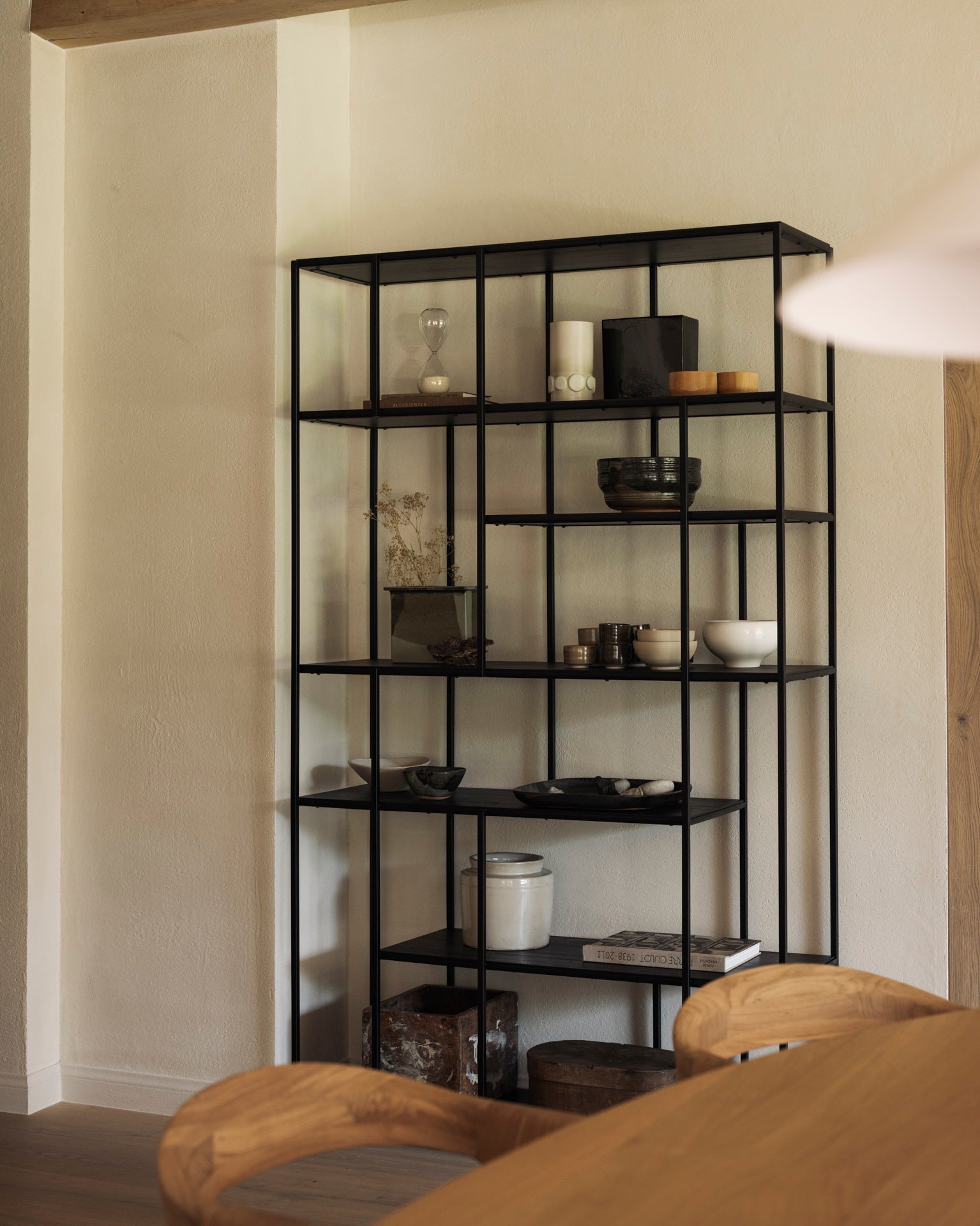 Studio rack - varnished teak - black White Cliff Studio Wall Shelf