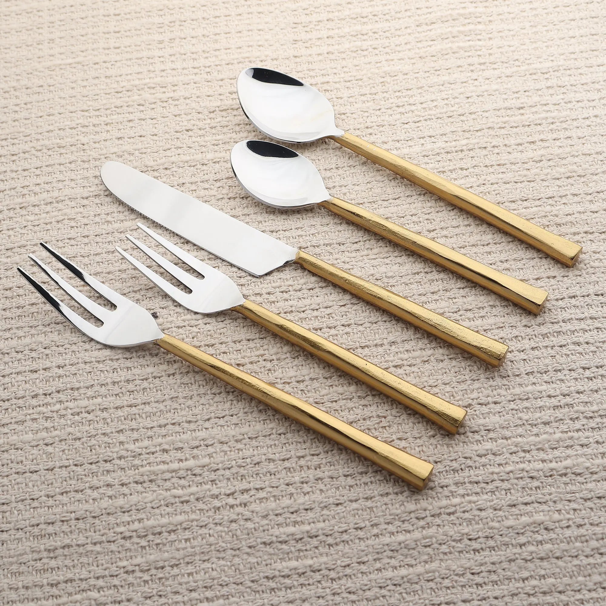 Sundance Flatware, 5-Pc. Place Setting White Cliff Studio Flatware