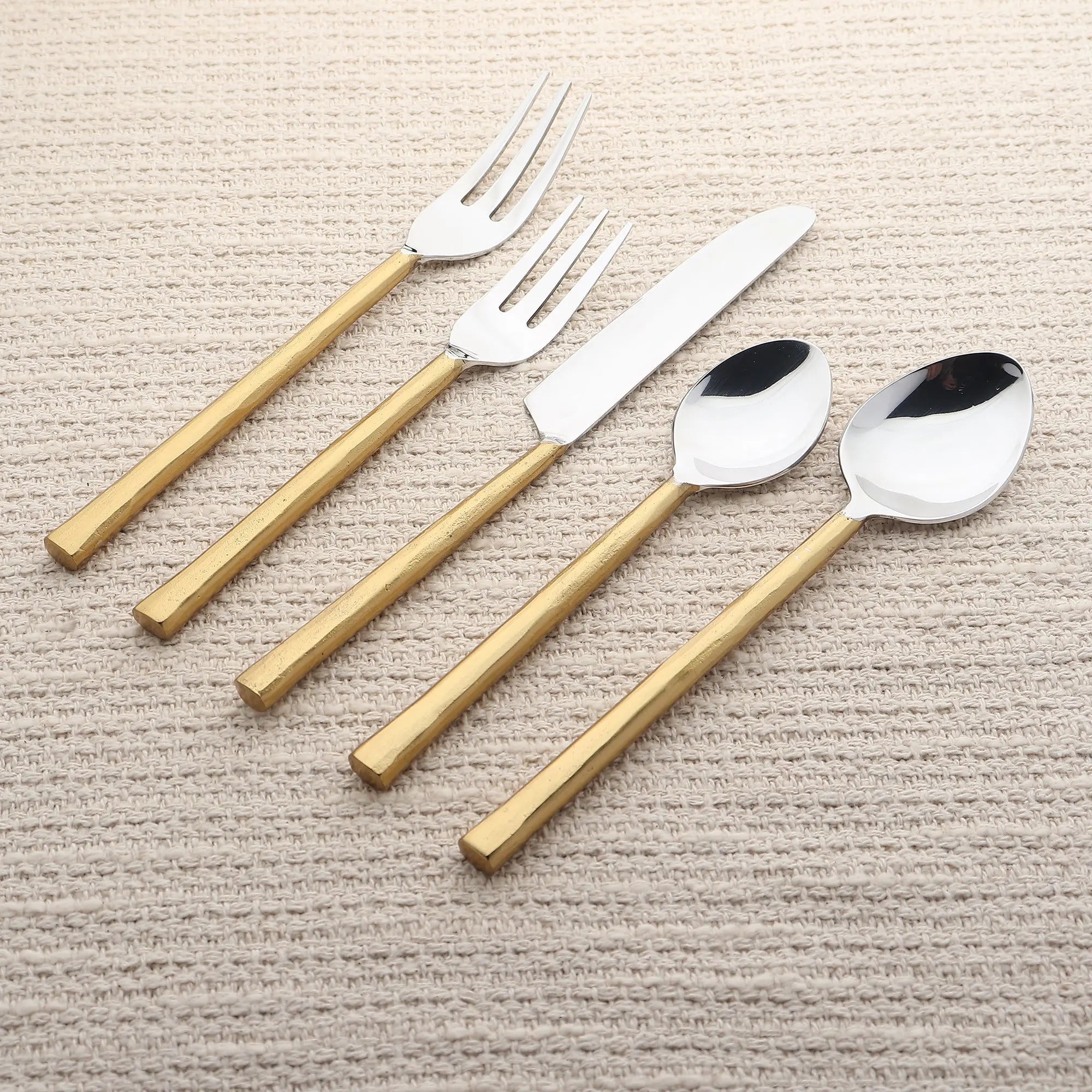 Sundance Flatware, 5-Pc. Place Setting White Cliff Studio Flatware