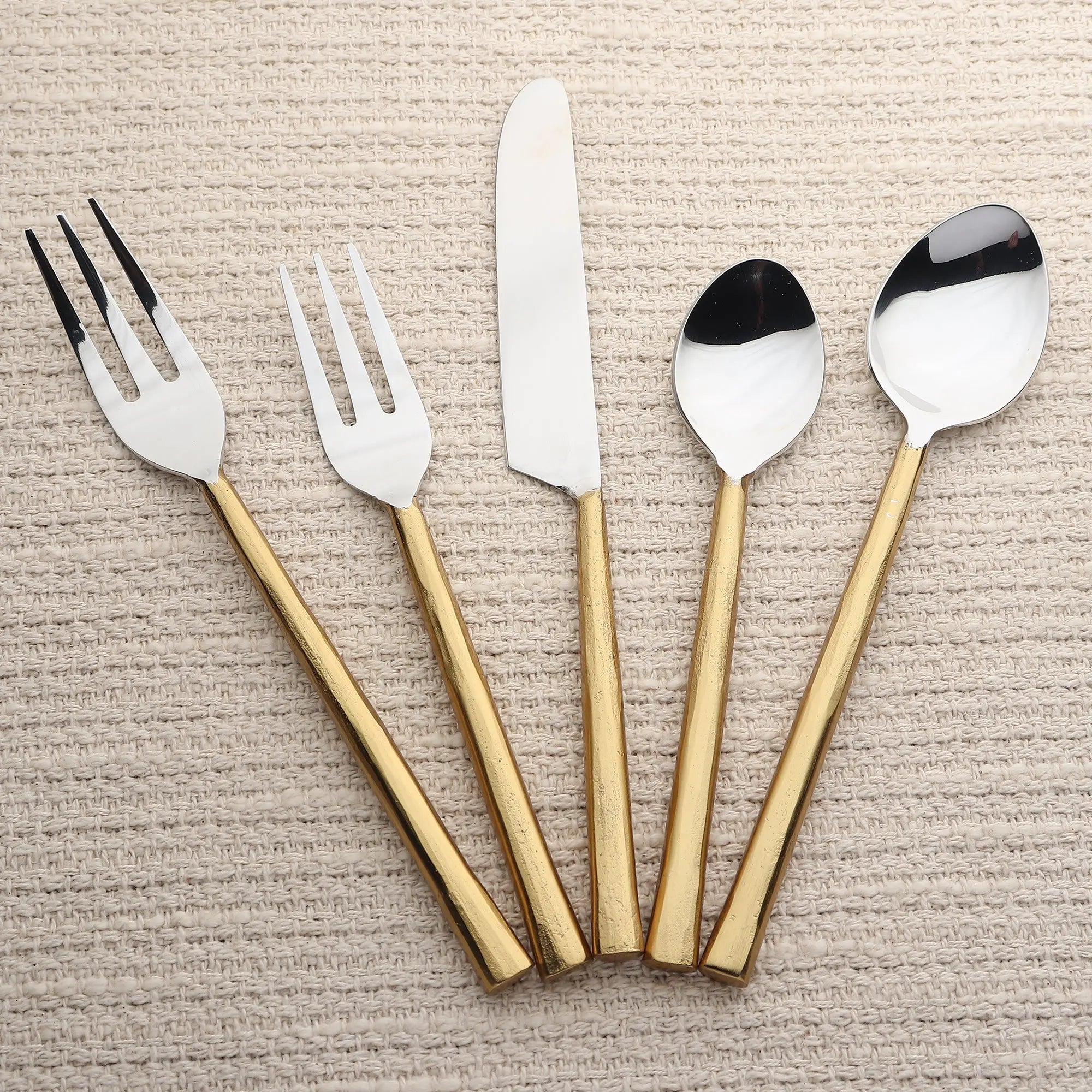 Sundance Flatware, 5-Pc. Place Setting White Cliff Studio Flatware