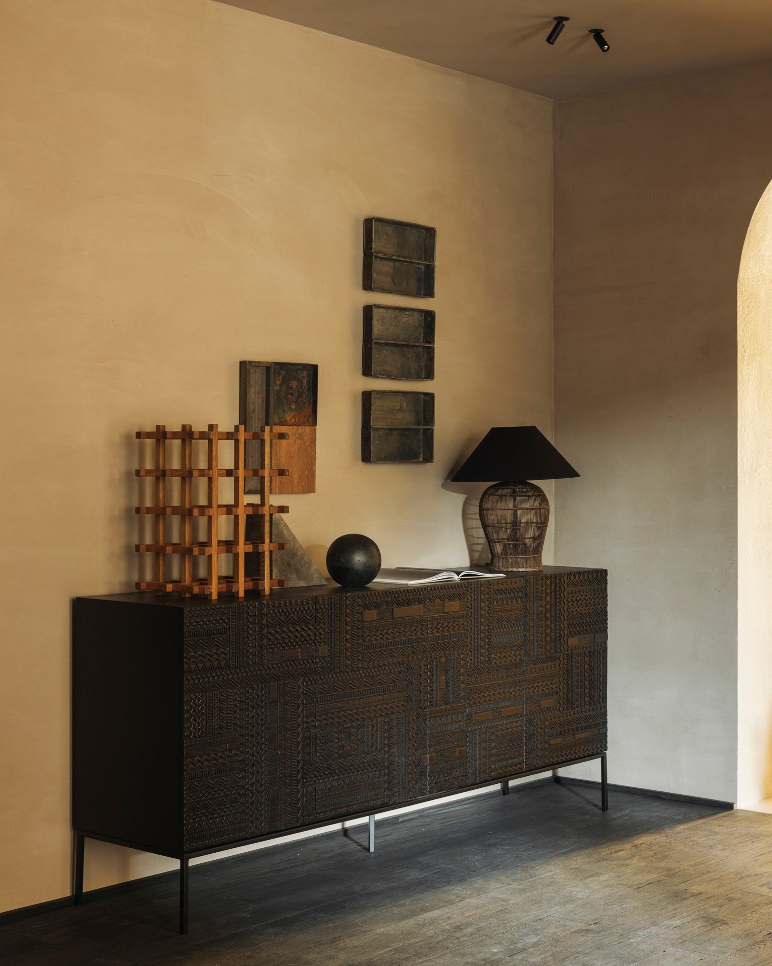 Tabwa sideboard - varnished teak - off black - 4 doors White Cliff Studio Sideboard