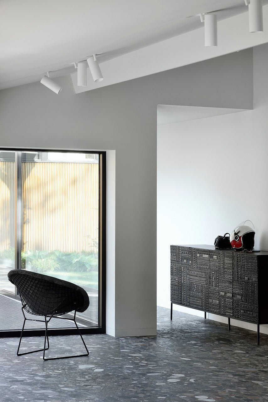 Tabwa sideboard - varnished teak - off black - 4 doors White Cliff Studio Sideboard