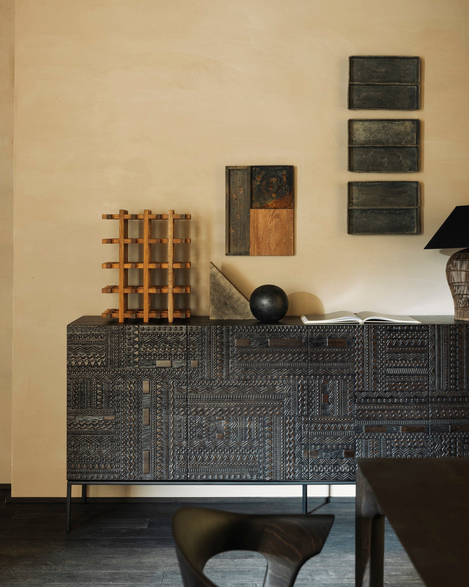 Tabwa sideboard - varnished teak - off black - 4 doors White Cliff Studio Sideboard