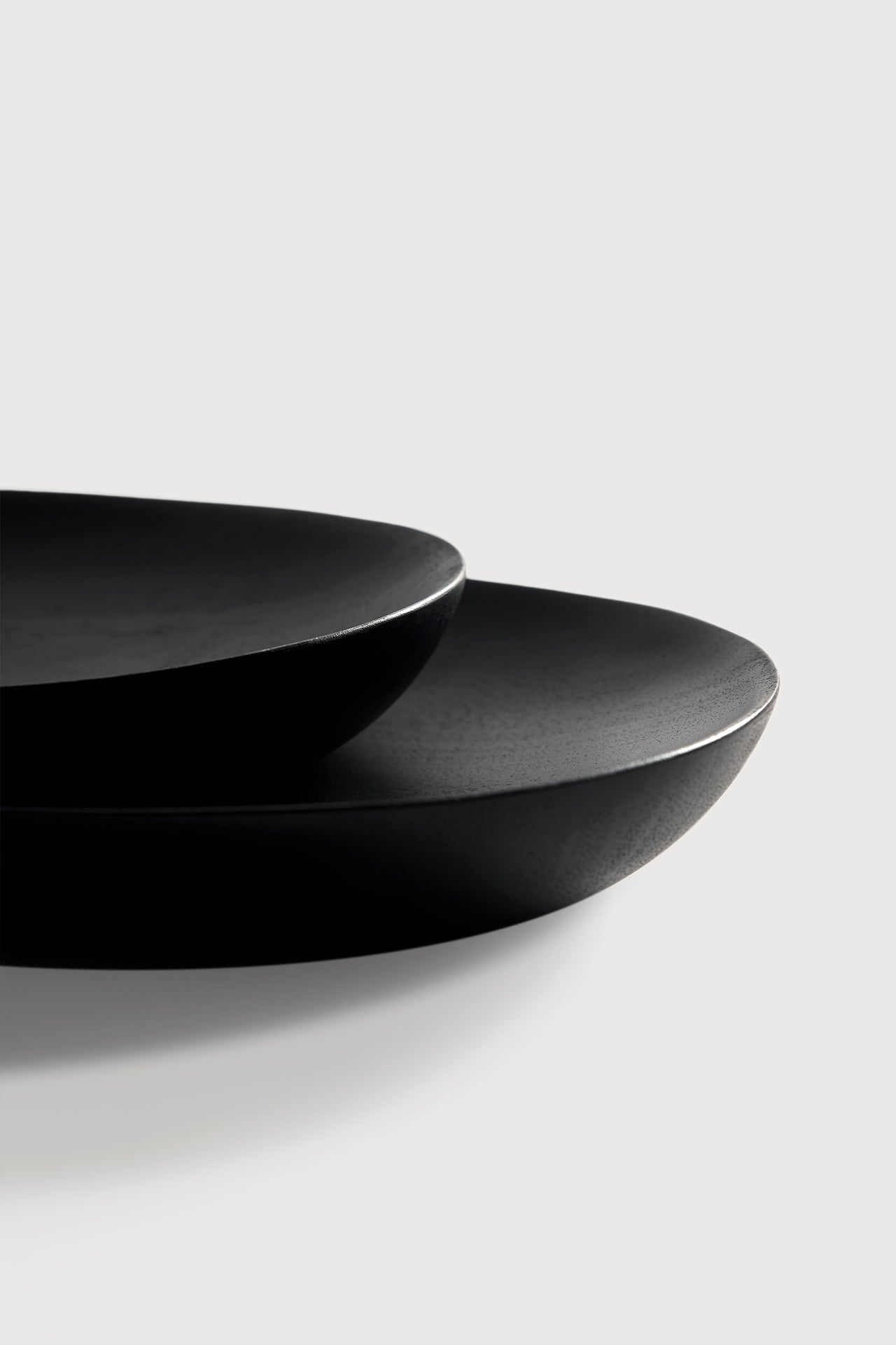 Thin Oval boards - varnished mahogany - black - set of 2 White Cliff Studio Trays