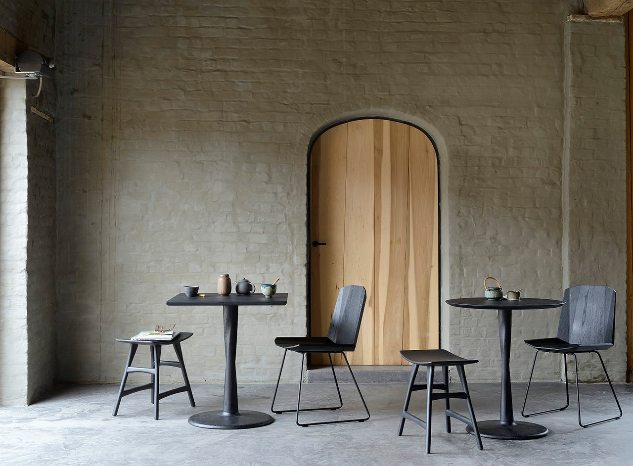 Torsion dining table - varnished oak - black - round White Cliff Studio Dining Table