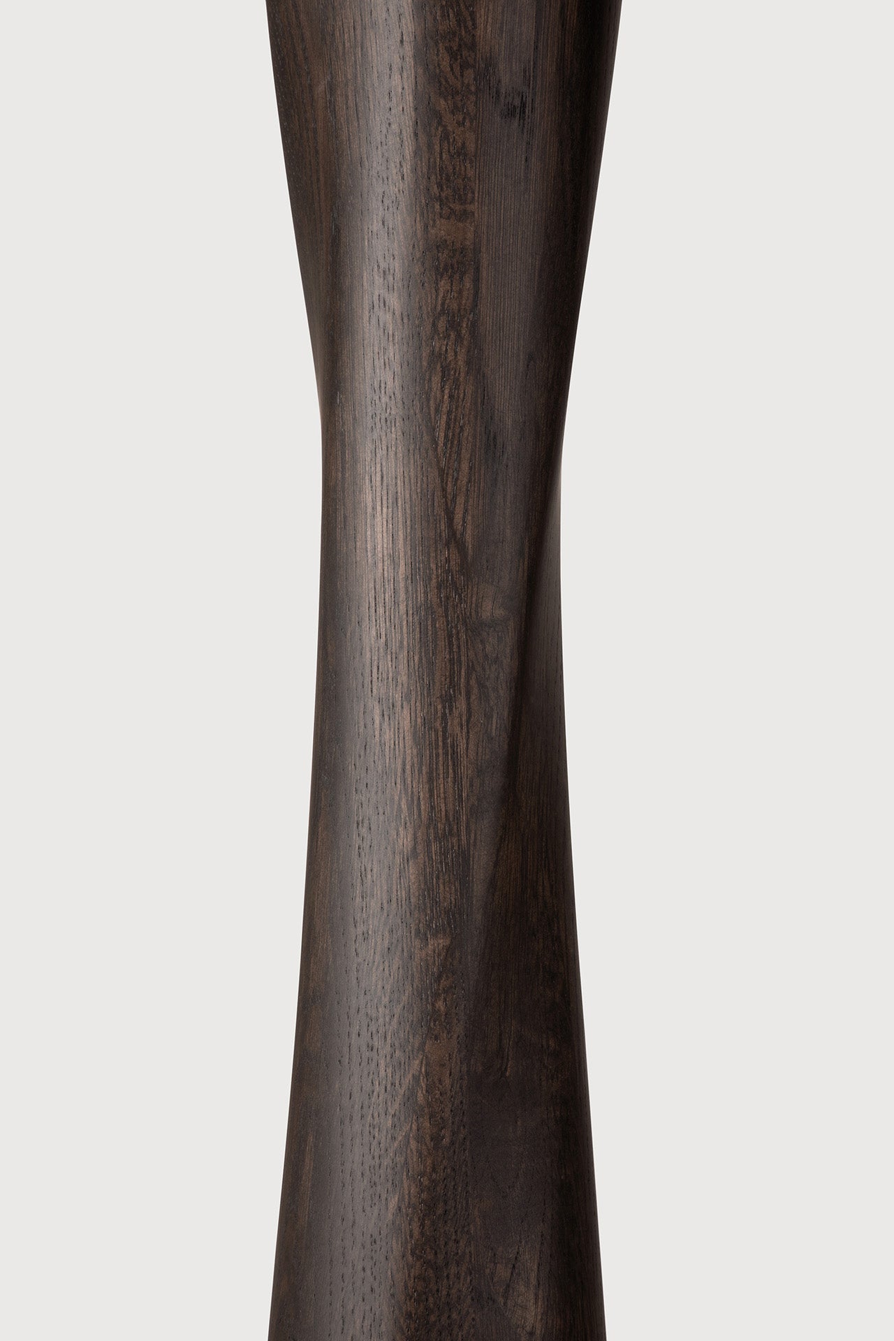 Torsion dining table - varnished oak - brown - round White Cliff Studio Dining Table