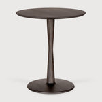 Torsion dining table - varnished oak - brown - round White Cliff Studio Dining Table