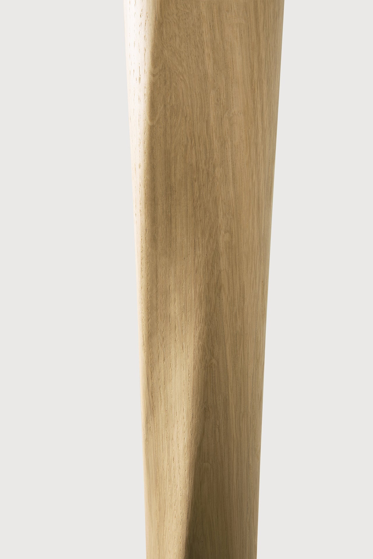 Torsion dining table - varnished oak - round - low height White Cliff Studio Dining Table