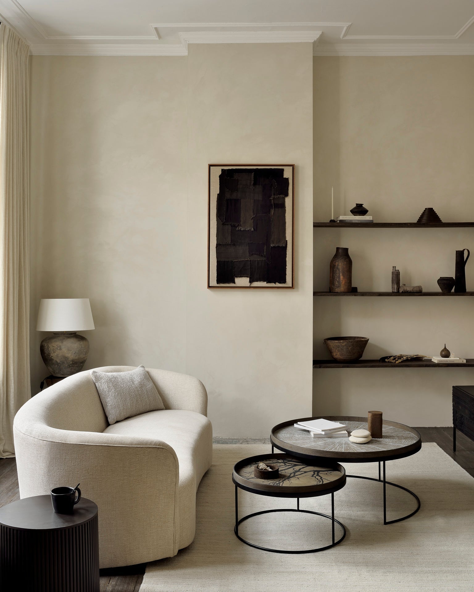 Tray coffee table set - varnished wood - black - round - XL - trays not included White Cliff Studio COFFEE TABLE