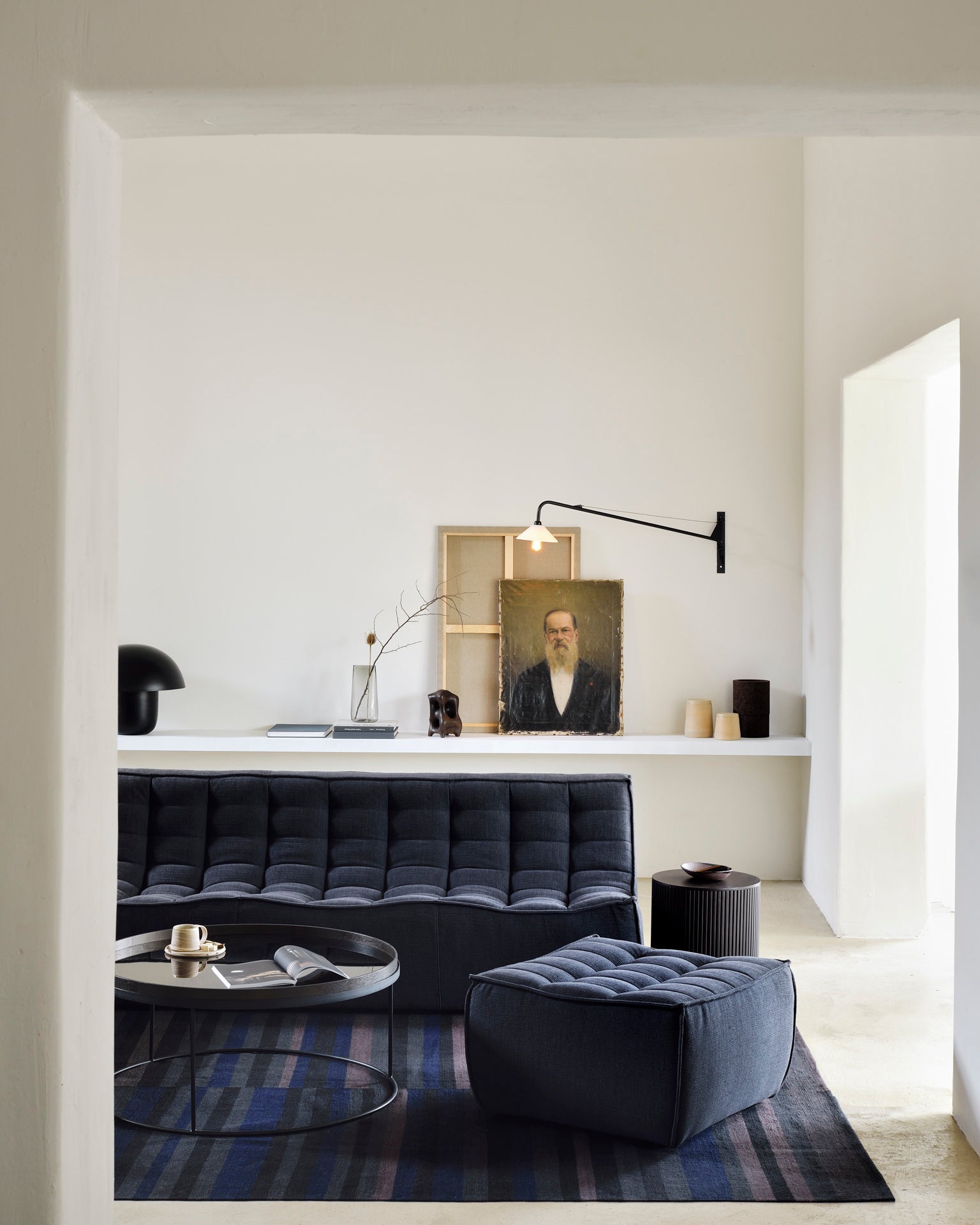 Tray coffee table - varnished wood - black - round - XL - tray not included White Cliff Studio COFFEE TABLE