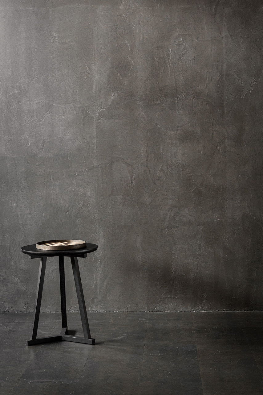 Tripod side table - varnished oak - black - round White Cliff Studio Side Table