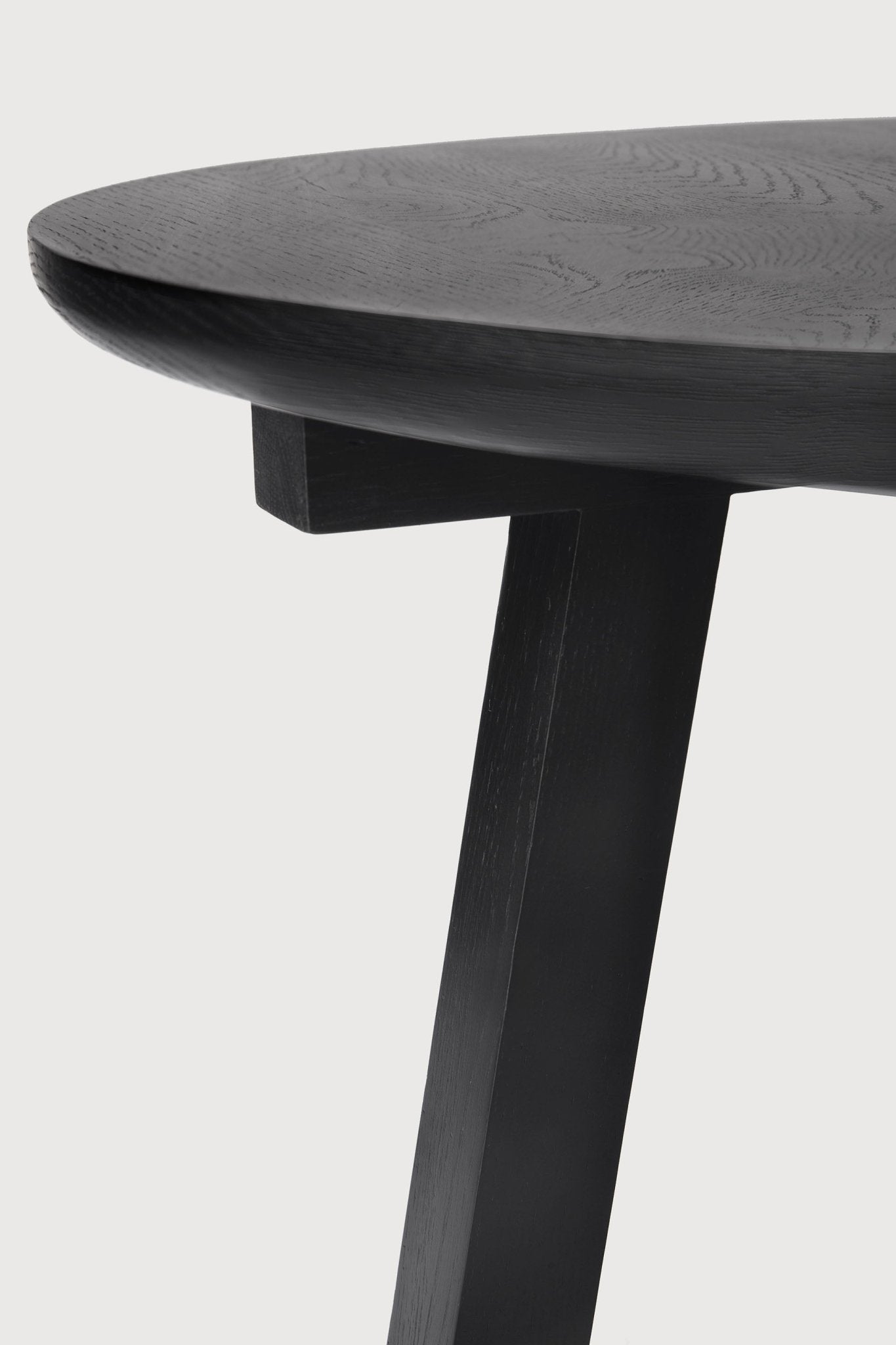 Tripod side table - varnished oak - black - round White Cliff Studio Side Table