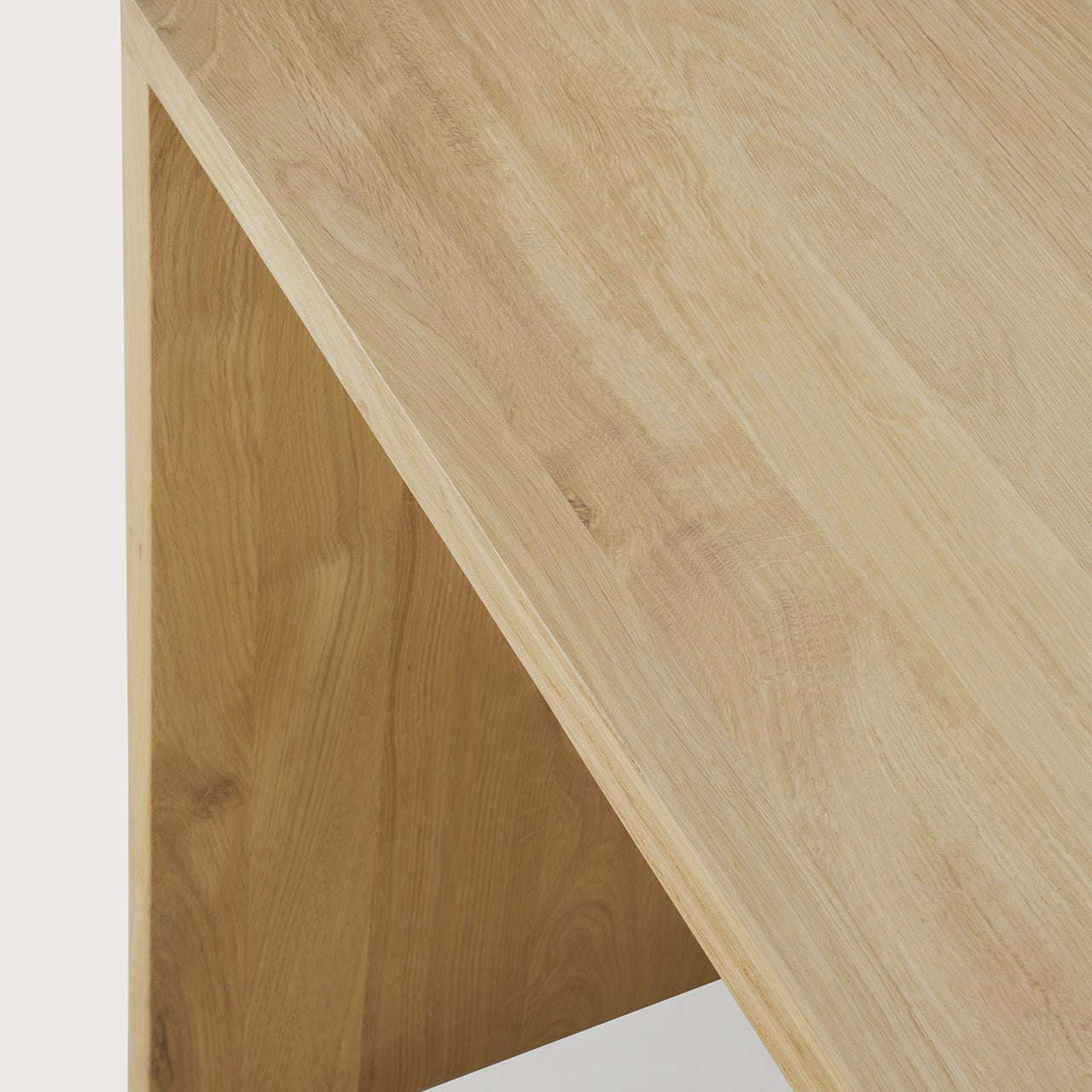 U desk - varnished oak - rectangular - with cable management White Cliff Studio Desk