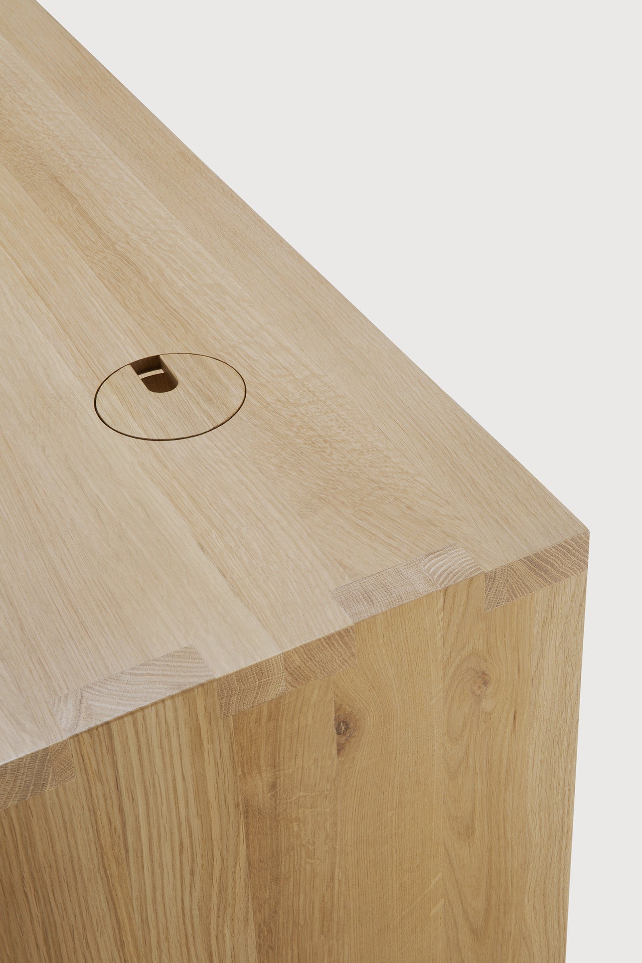 U desk - varnished oak - rectangular - with cable management White Cliff Studio Desk