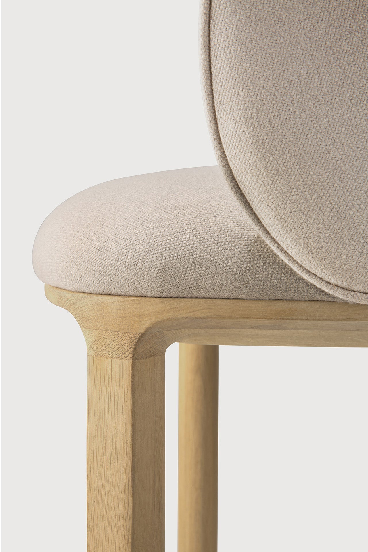 Unda dining chair - varnished oak - Salt fabric White Cliff Studio Dining Chair