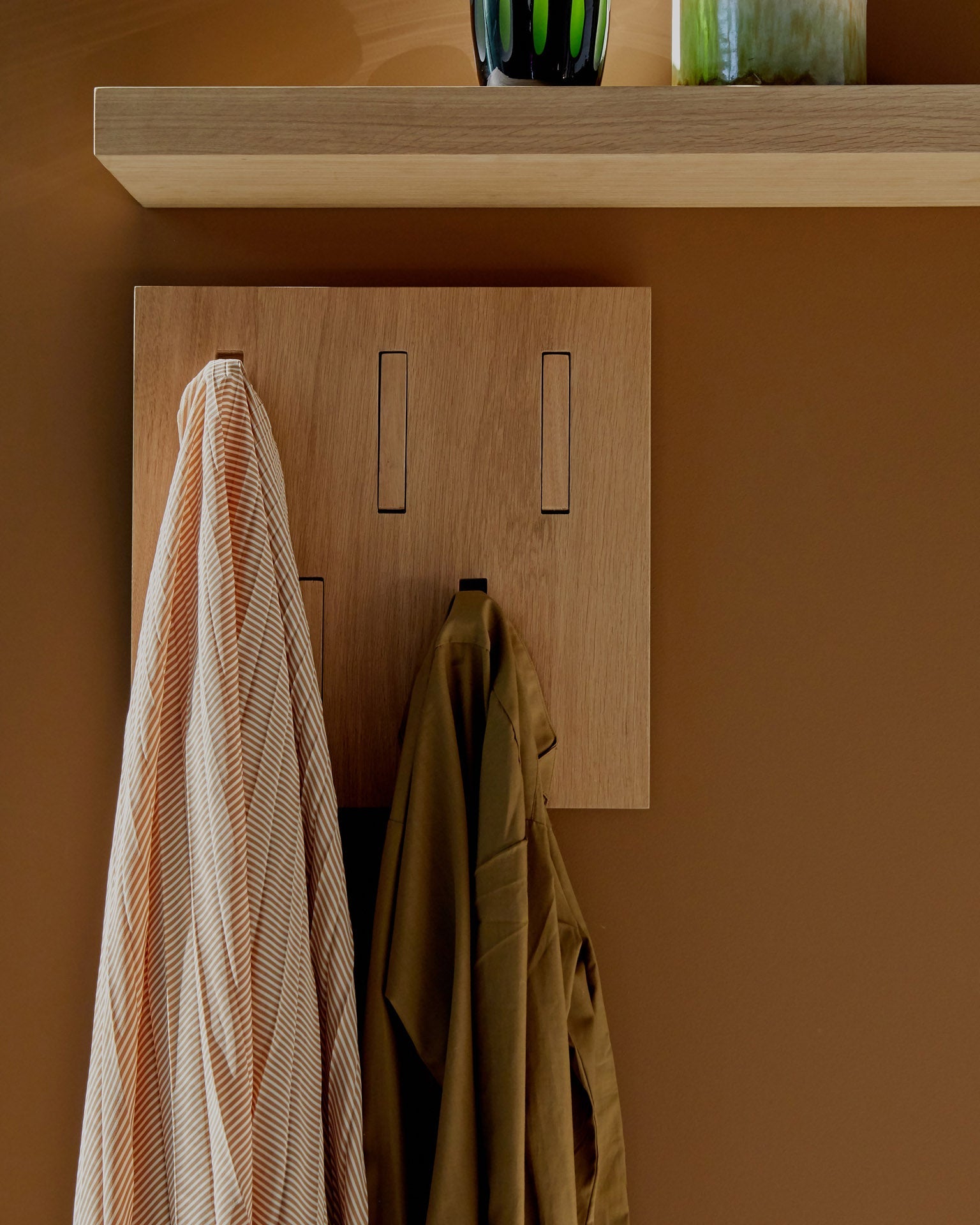 Utilitile wall hanger - varnished oak - 5 hangers White Cliff Studio Coat Hooks